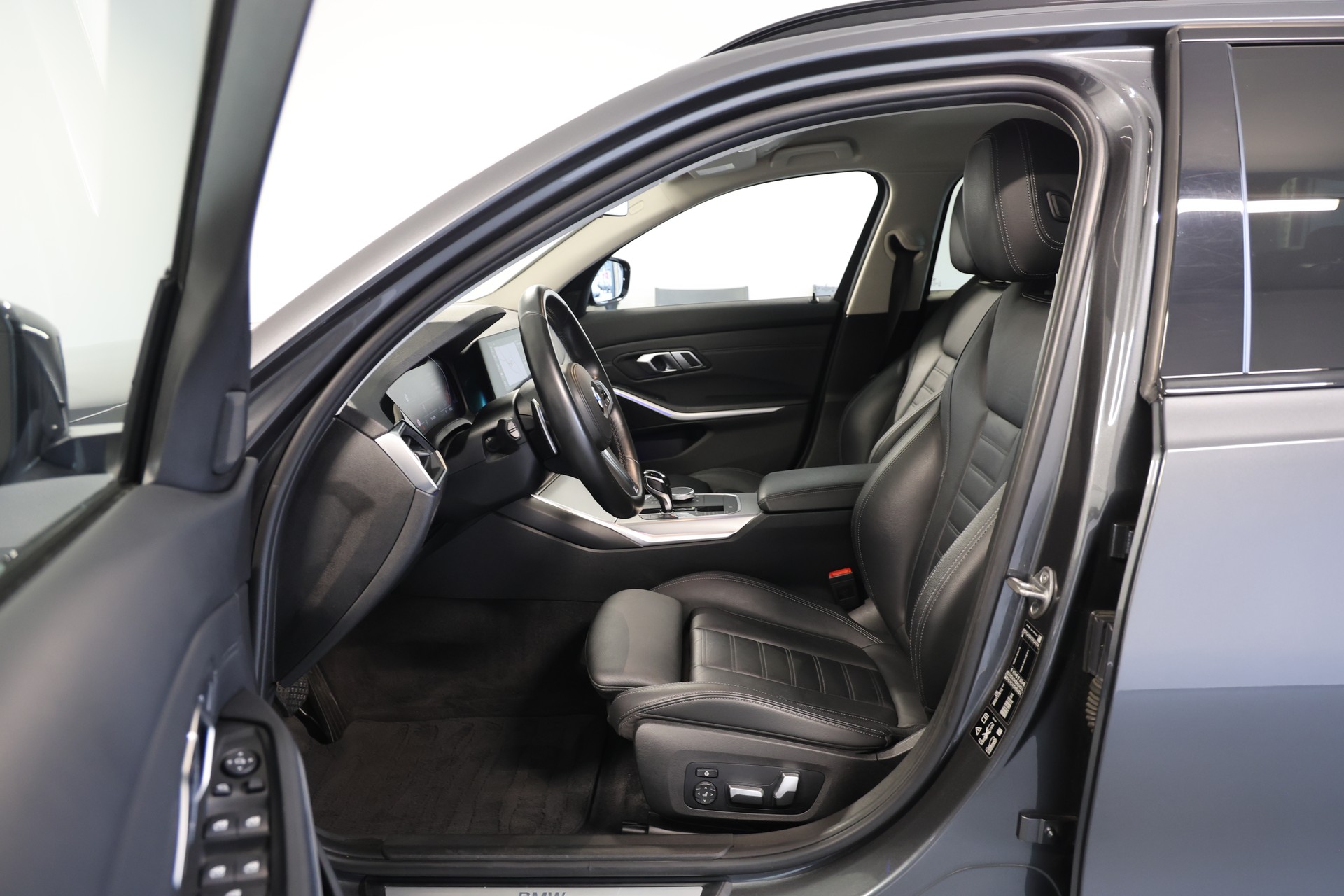 BMW 320d xDrive SAG Touring-image-5