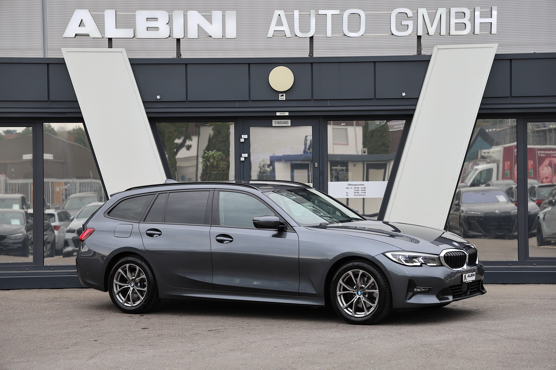 BMW 320d xDrive SAG Touring-image-1