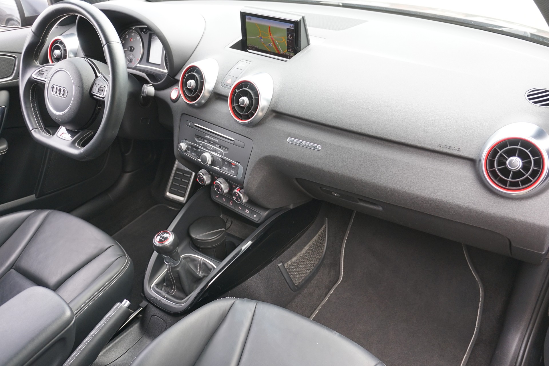 AUDI S1 2.0 TFSI Sport-image-14