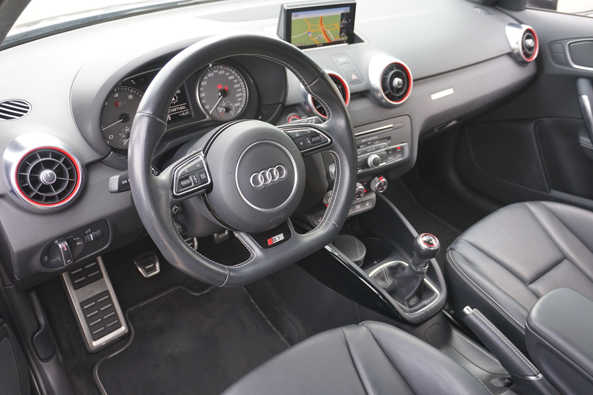 AUDI S1 2.0 TFSI Sport-image-13