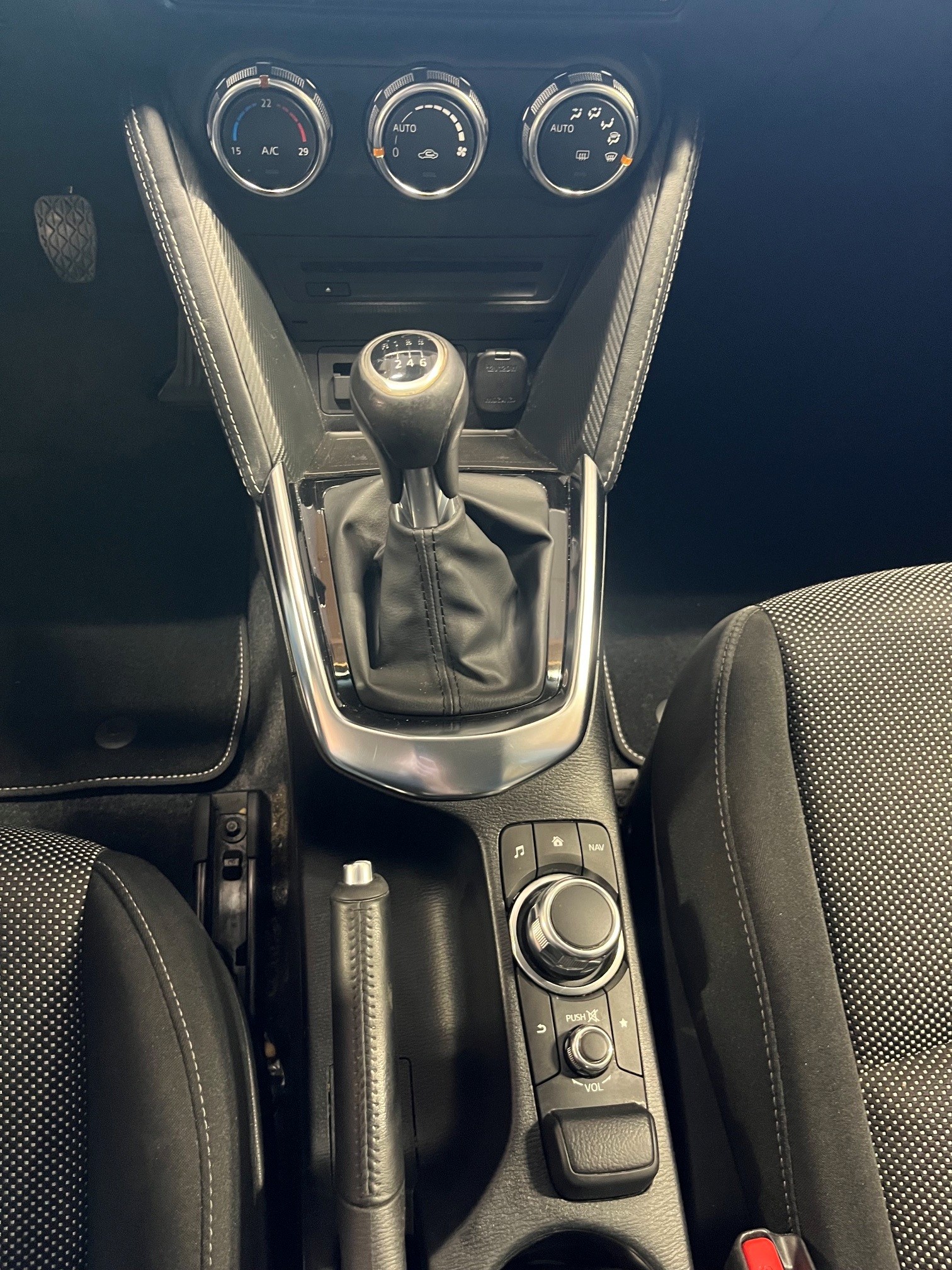 MAZDA 2 SKYACTIV-G 115 Revolution-image-10