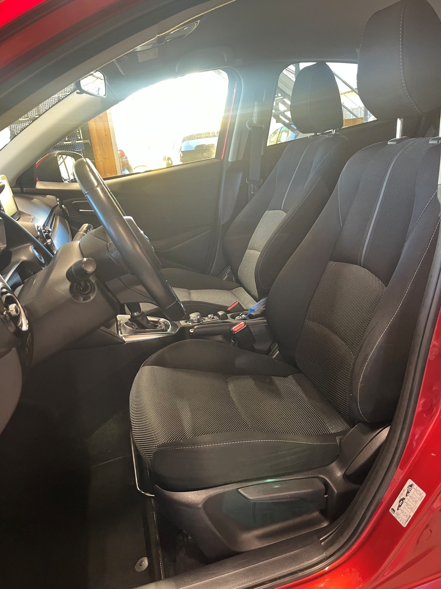 MAZDA 2 SKYACTIV-G 115 Revolution-image-6