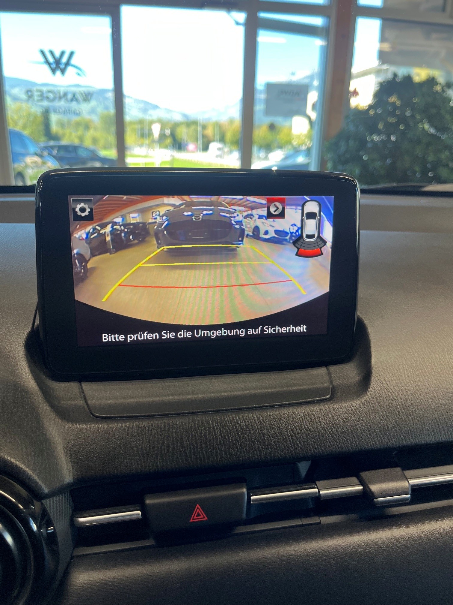 MAZDA 2 SKYACTIV-G 115 Revolution-image-13
