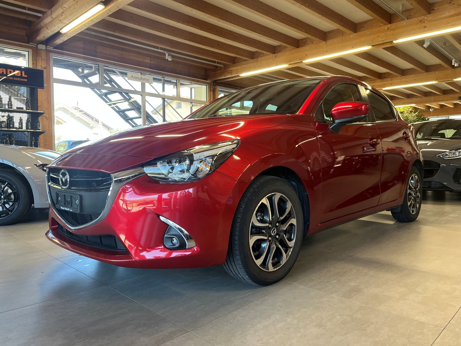 MAZDA 2 SKYACTIV-G 115 Revolution-image-2