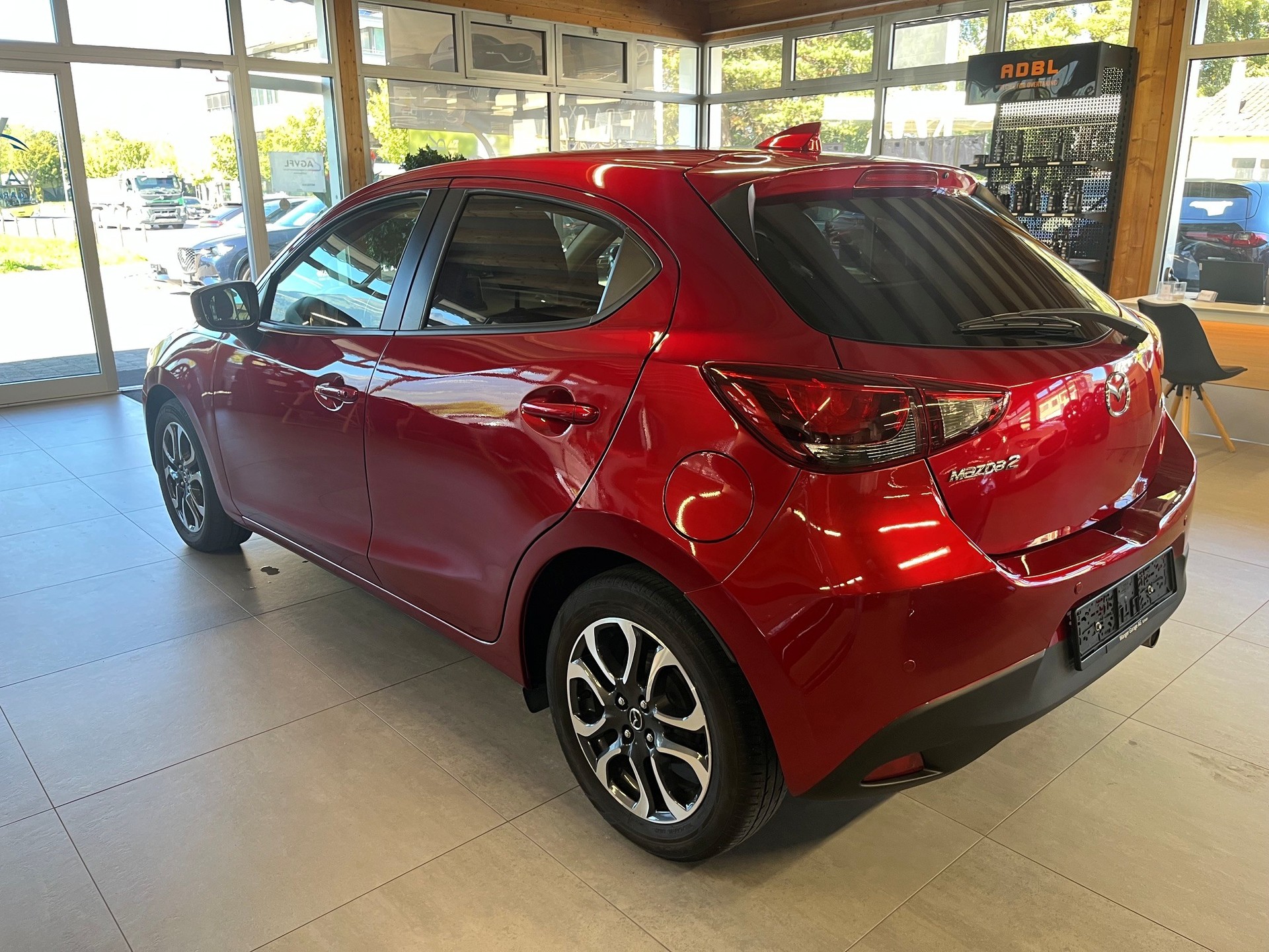MAZDA 2 SKYACTIV-G 115 Revolution-image-4