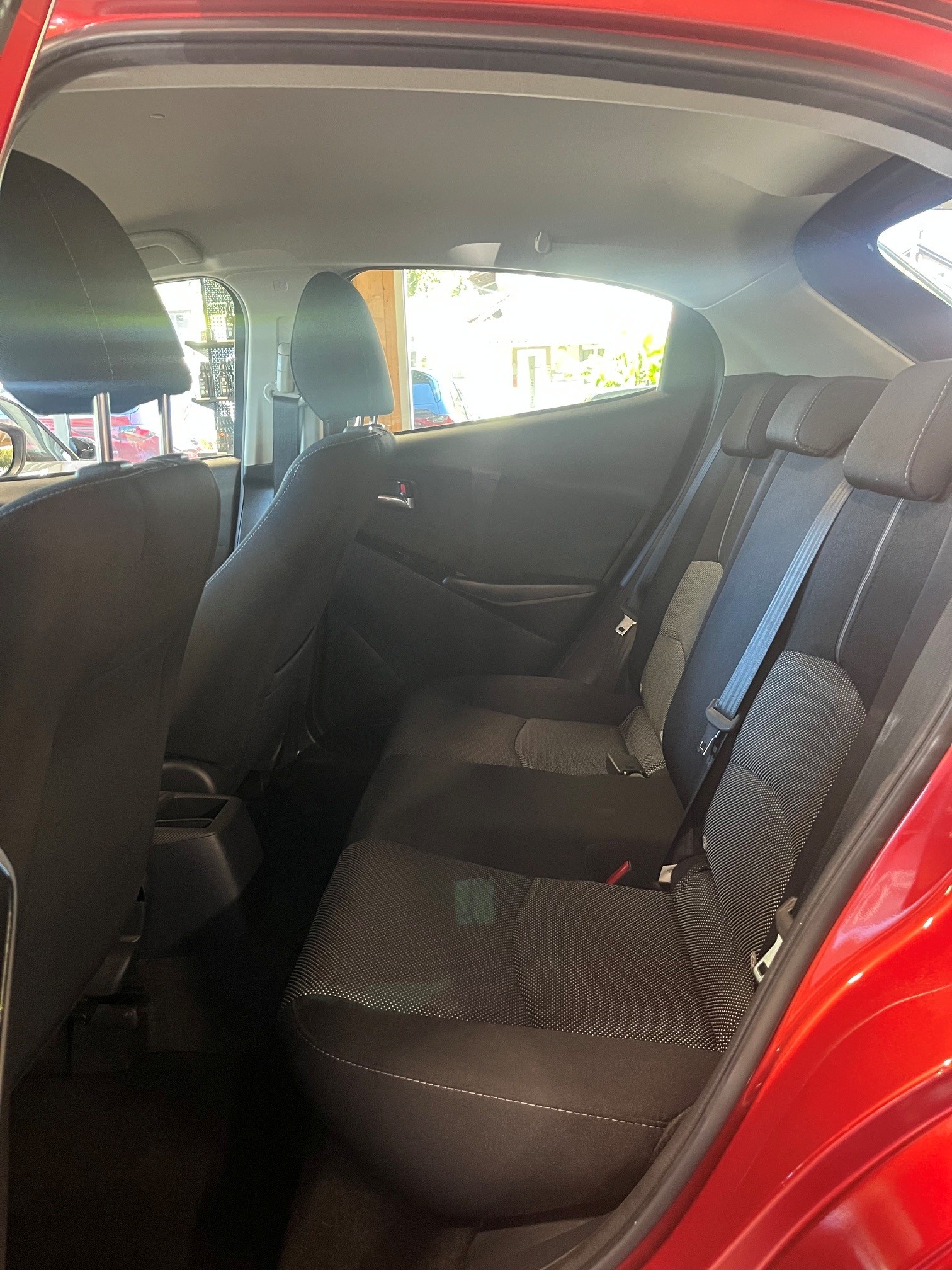 MAZDA 2 SKYACTIV-G 115 Revolution-image-7