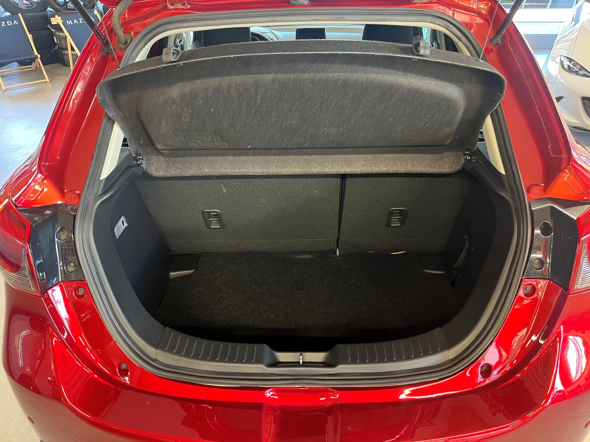 MAZDA 2 SKYACTIV-G 115 Revolution-image-9
