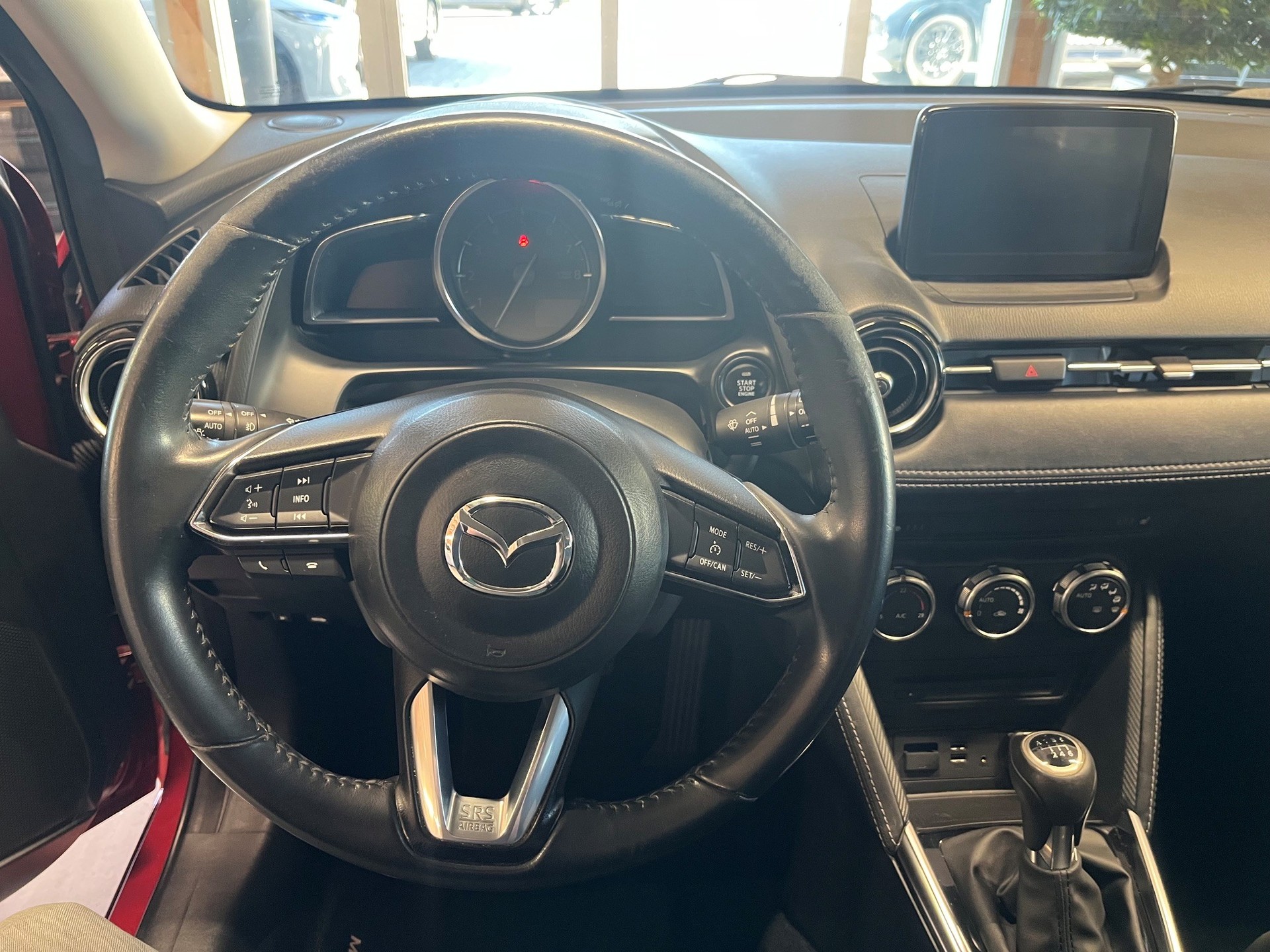 MAZDA 2 SKYACTIV-G 115 Revolution-image-12