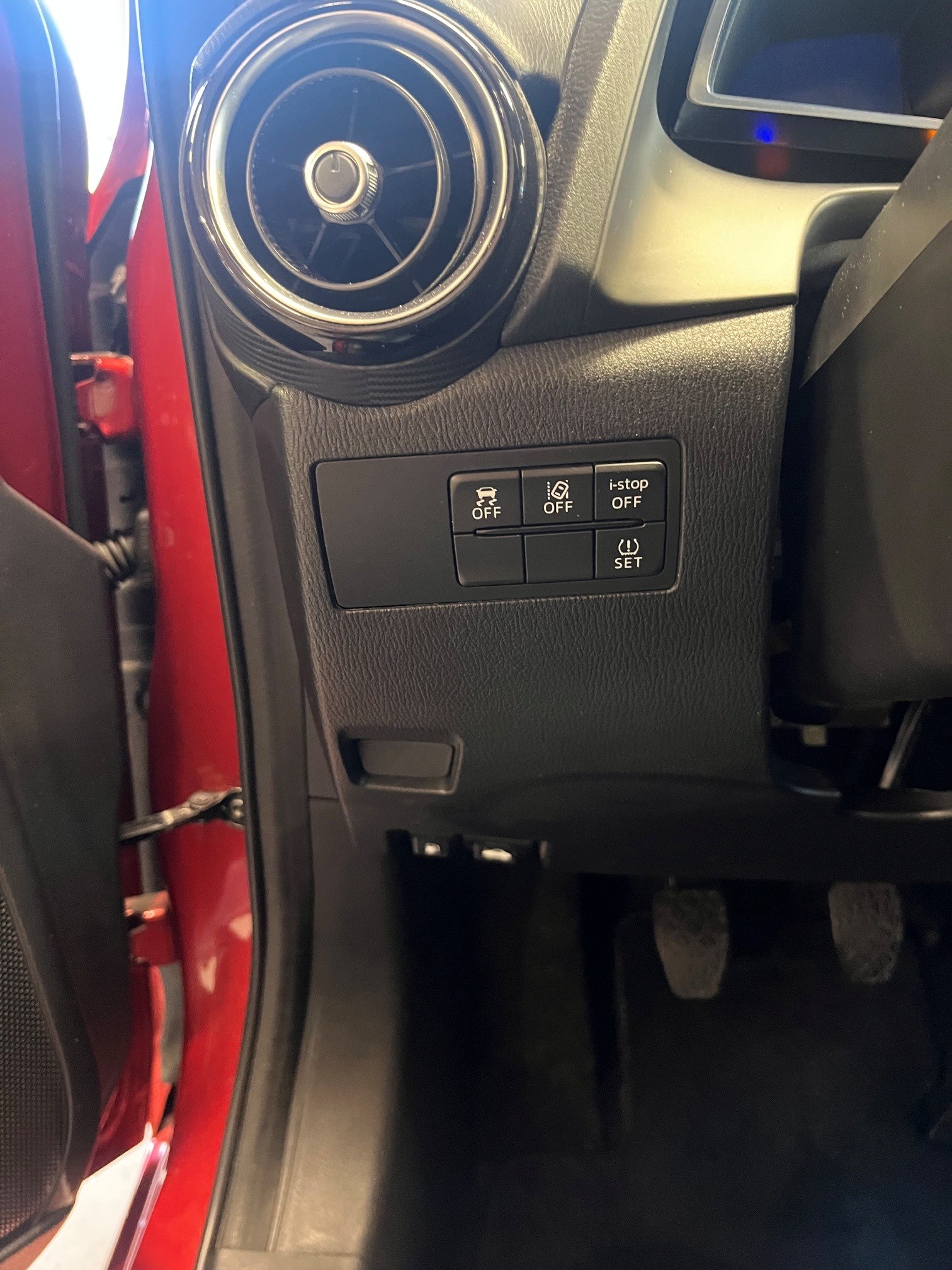 MAZDA 2 SKYACTIV-G 115 Revolution-image-15