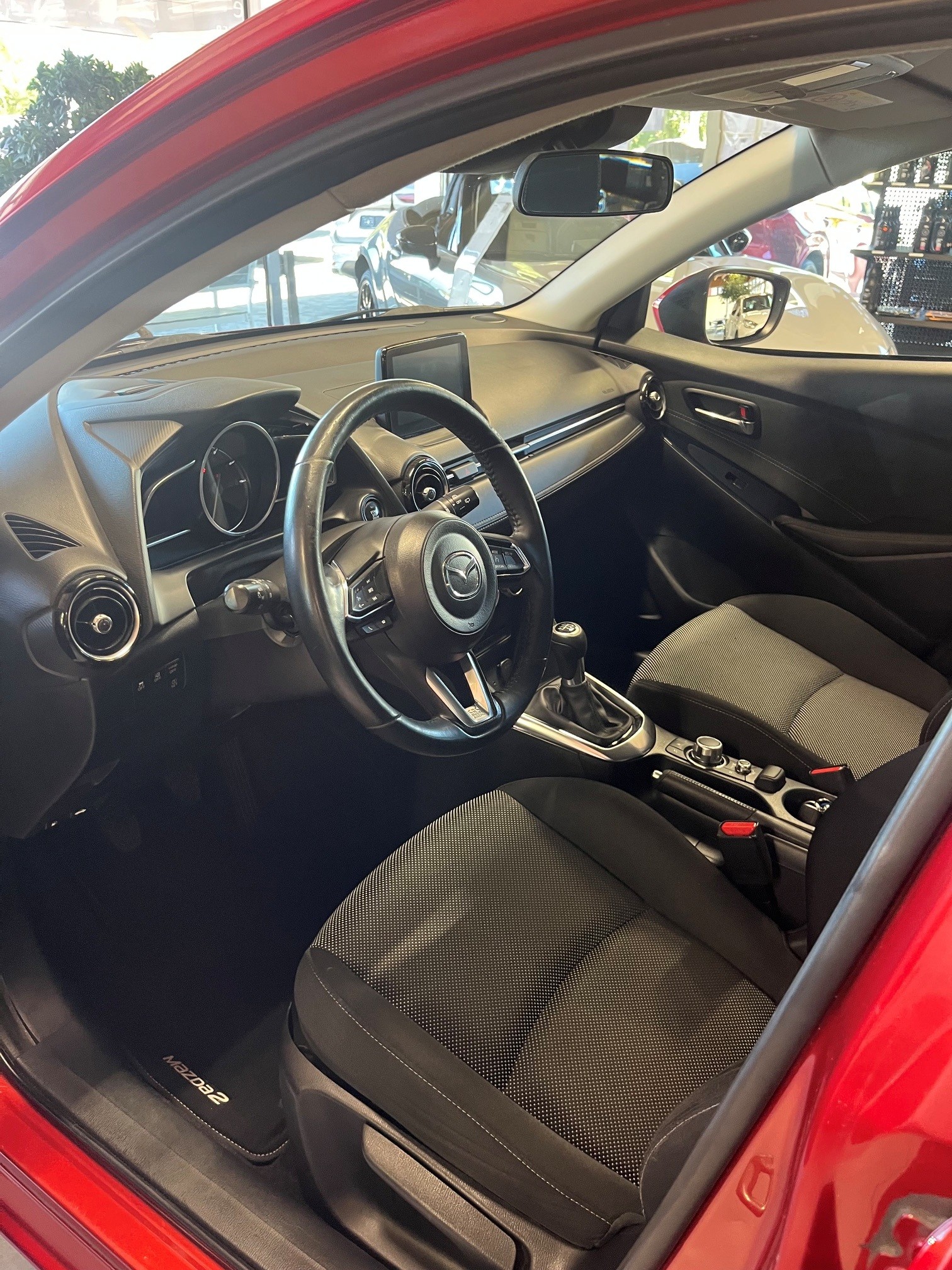 MAZDA 2 SKYACTIV-G 115 Revolution-image-5
