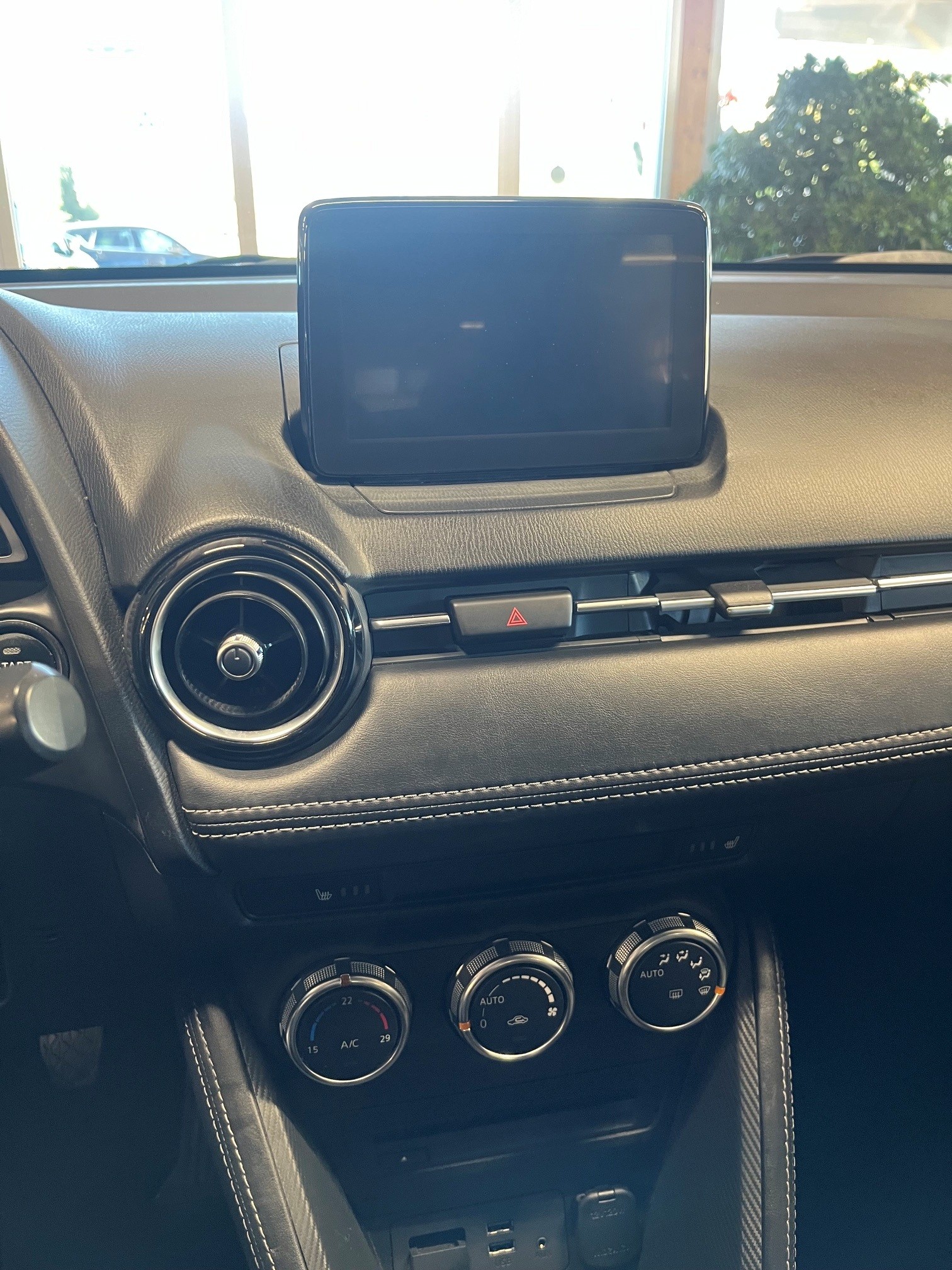 MAZDA 2 SKYACTIV-G 115 Revolution-image-11