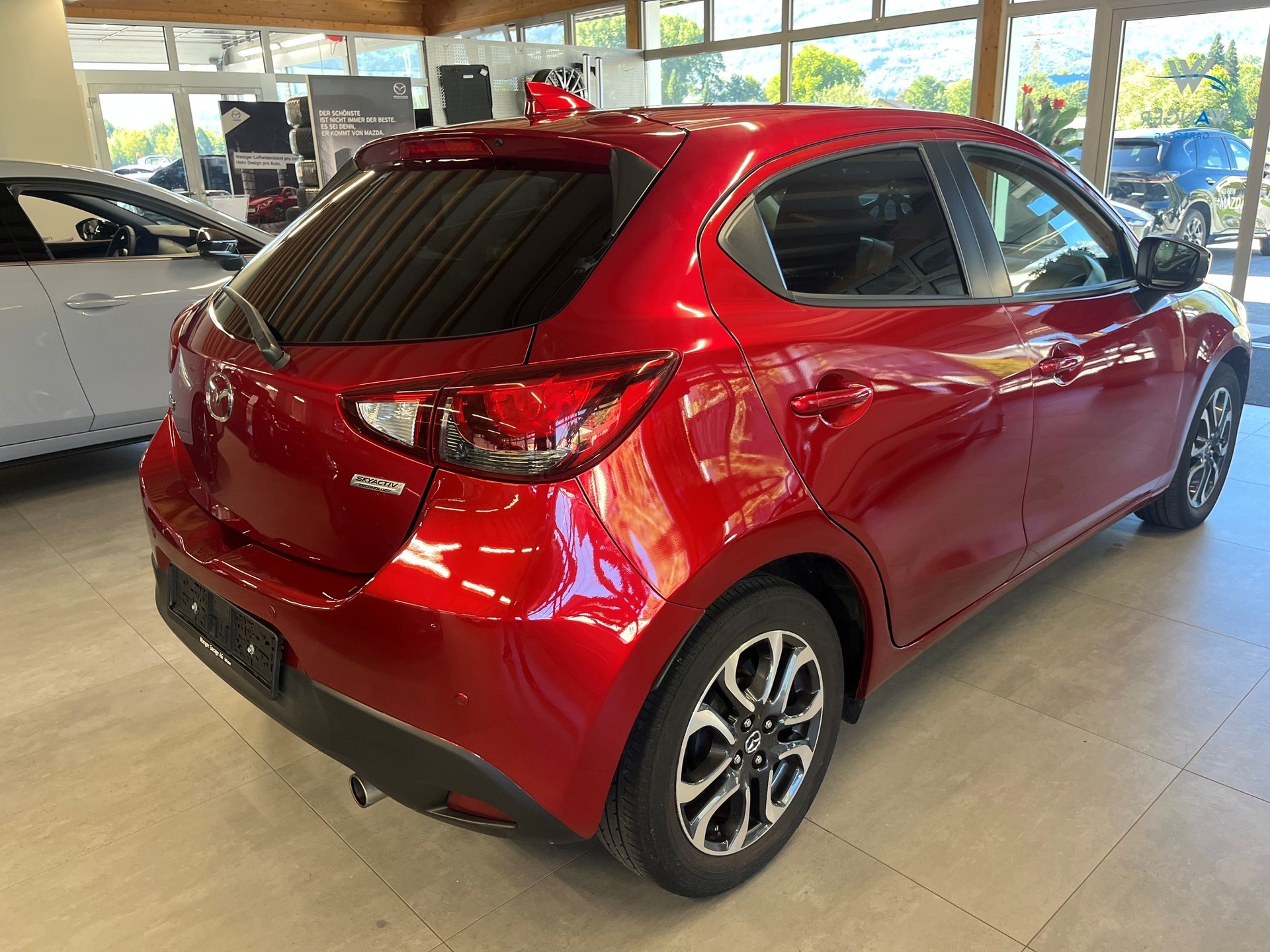 MAZDA 2 SKYACTIV-G 115 Revolution-image-3