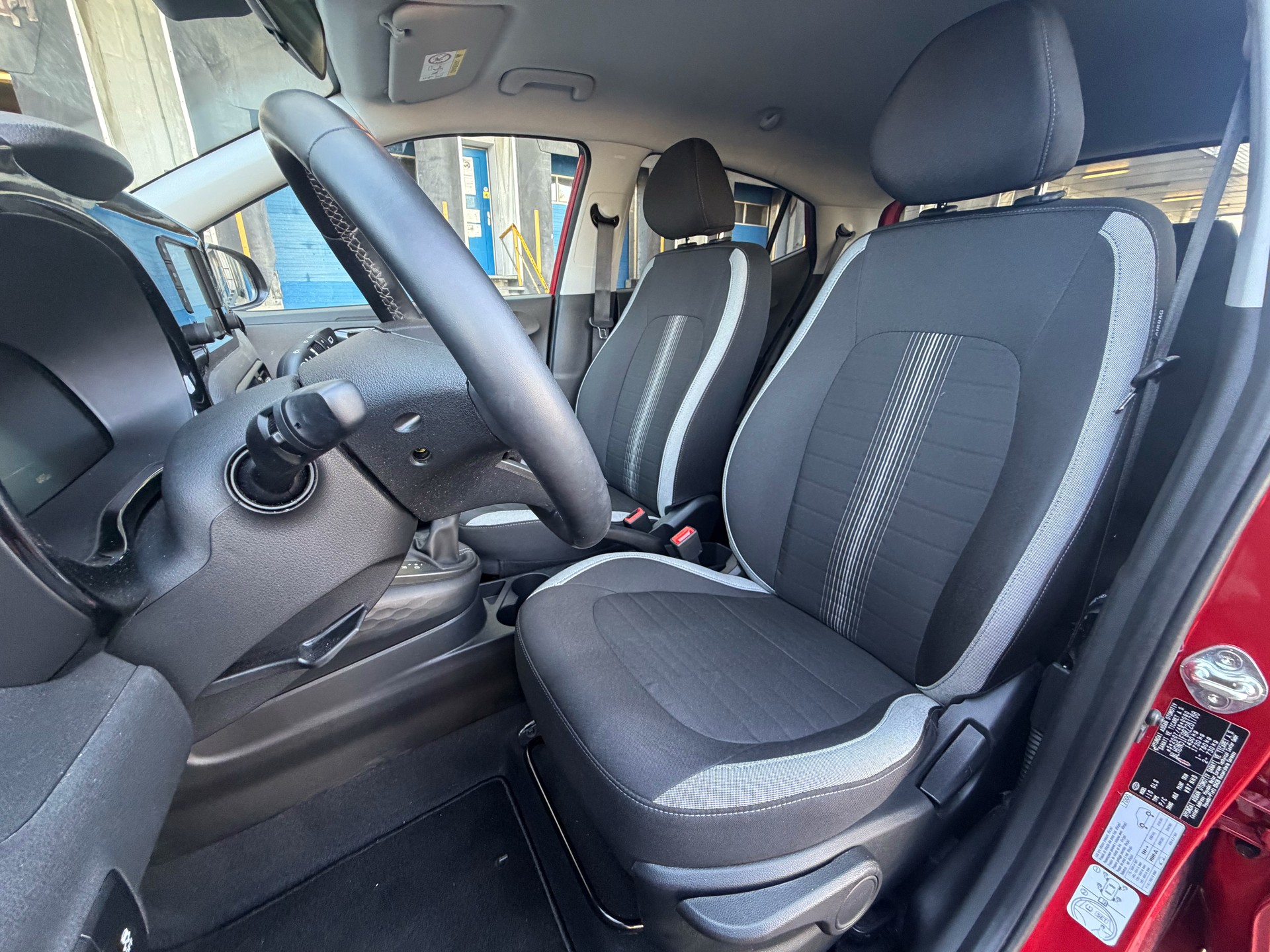HYUNDAI i10 1.2 Amplia Automat-image-8