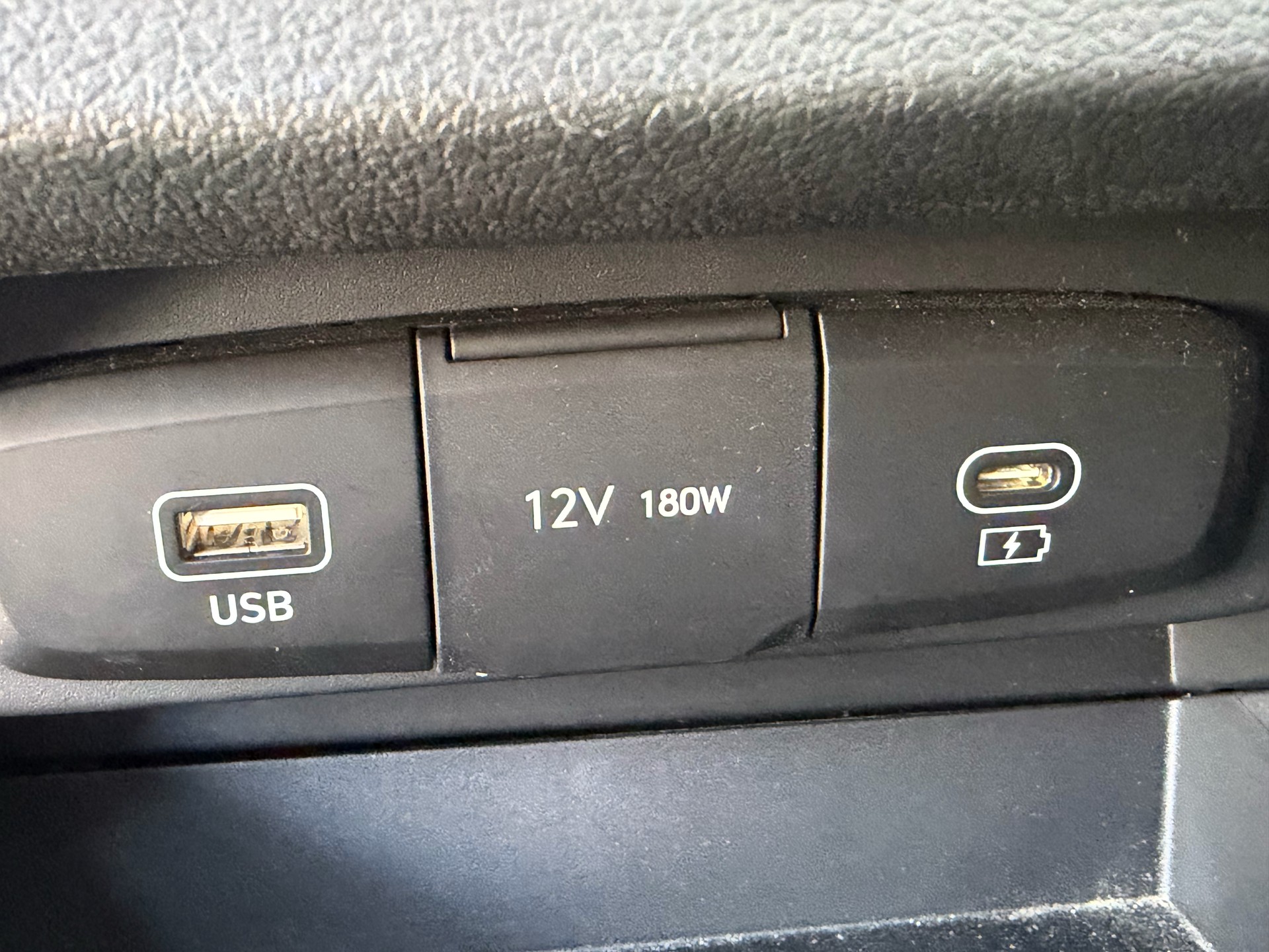 HYUNDAI i10 1.2 Amplia Automat-image-16