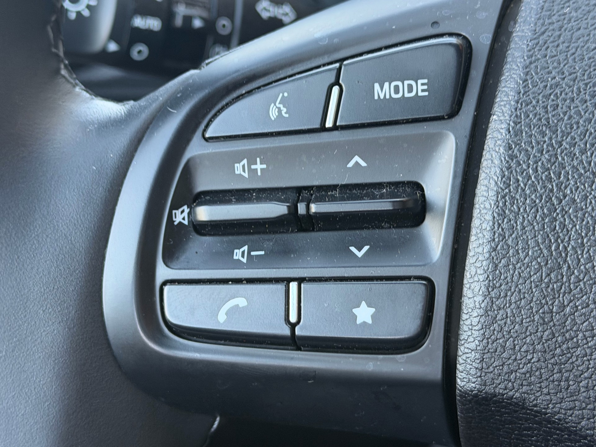HYUNDAI i10 1.2 Amplia Automat-image-13