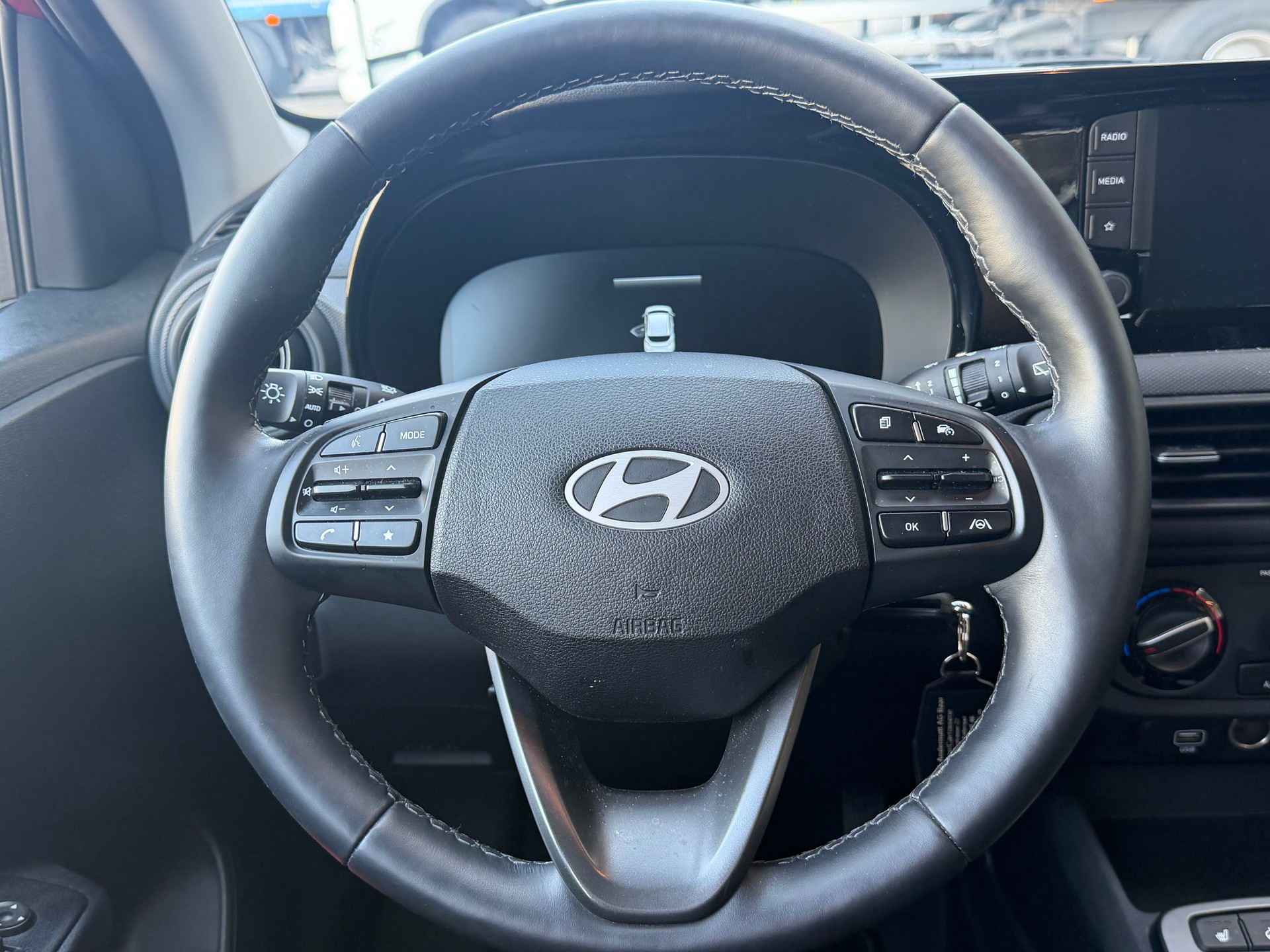 HYUNDAI i10 1.2 Amplia Automat-image-11