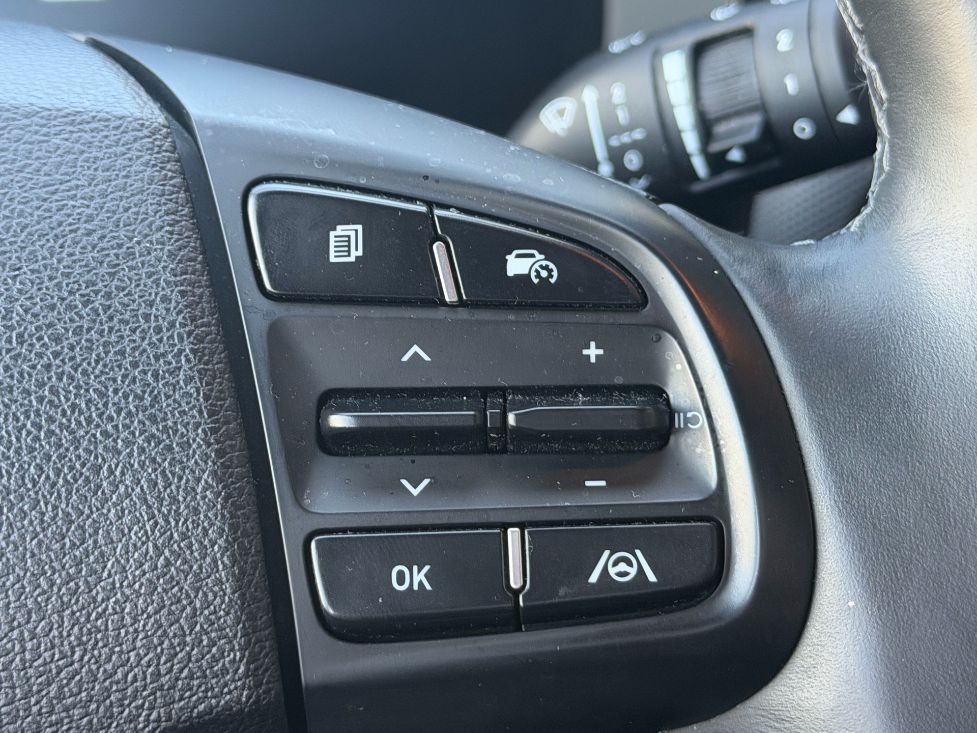 HYUNDAI i10 1.2 Amplia Automat-image-12