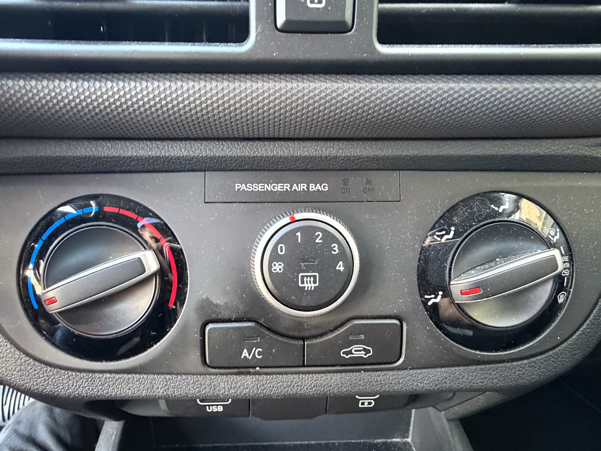 HYUNDAI i10 1.2 Amplia Automat-image-17