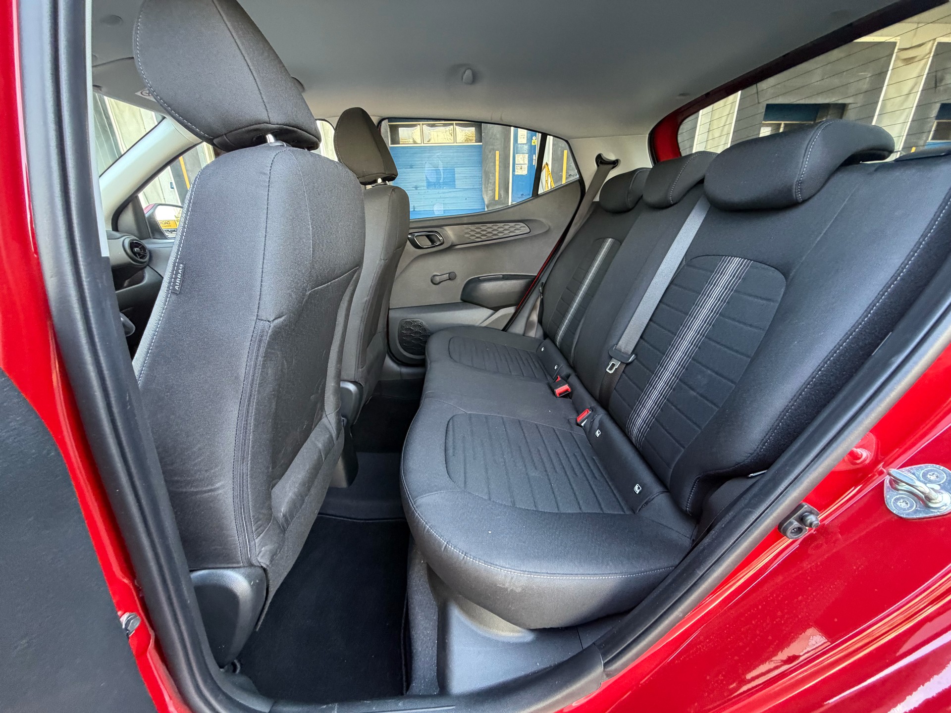 HYUNDAI i10 1.2 Amplia Automat-image-9