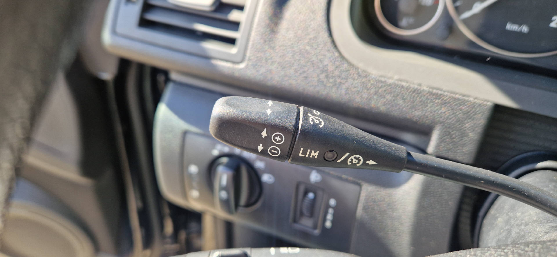 MERCEDES-BENZ A 150 Classic Automatic-image-12