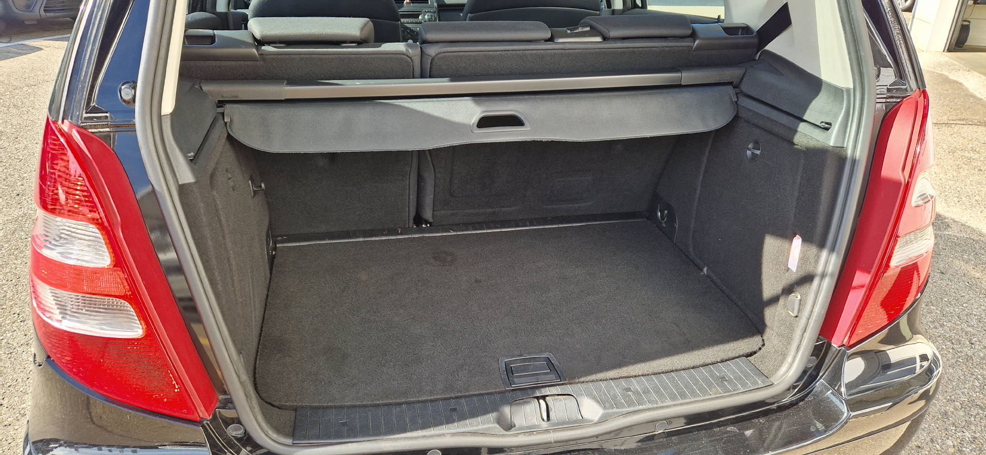 MERCEDES-BENZ A 150 Classic Automatic-image-15
