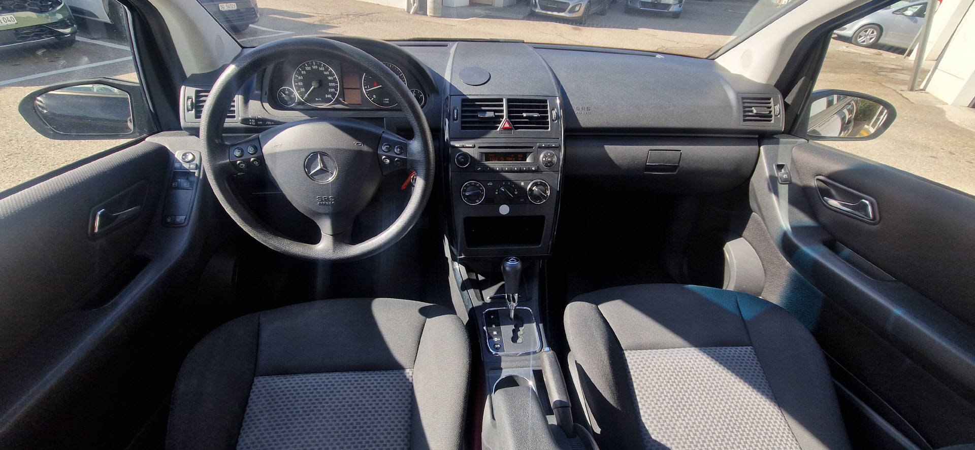 MERCEDES-BENZ A 150 Classic Automatic-image-5