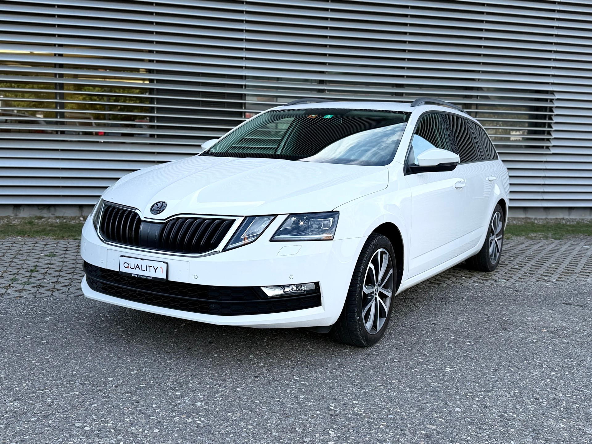 SKODA Octavia Combi 1.6 TDI Ambition-image-8