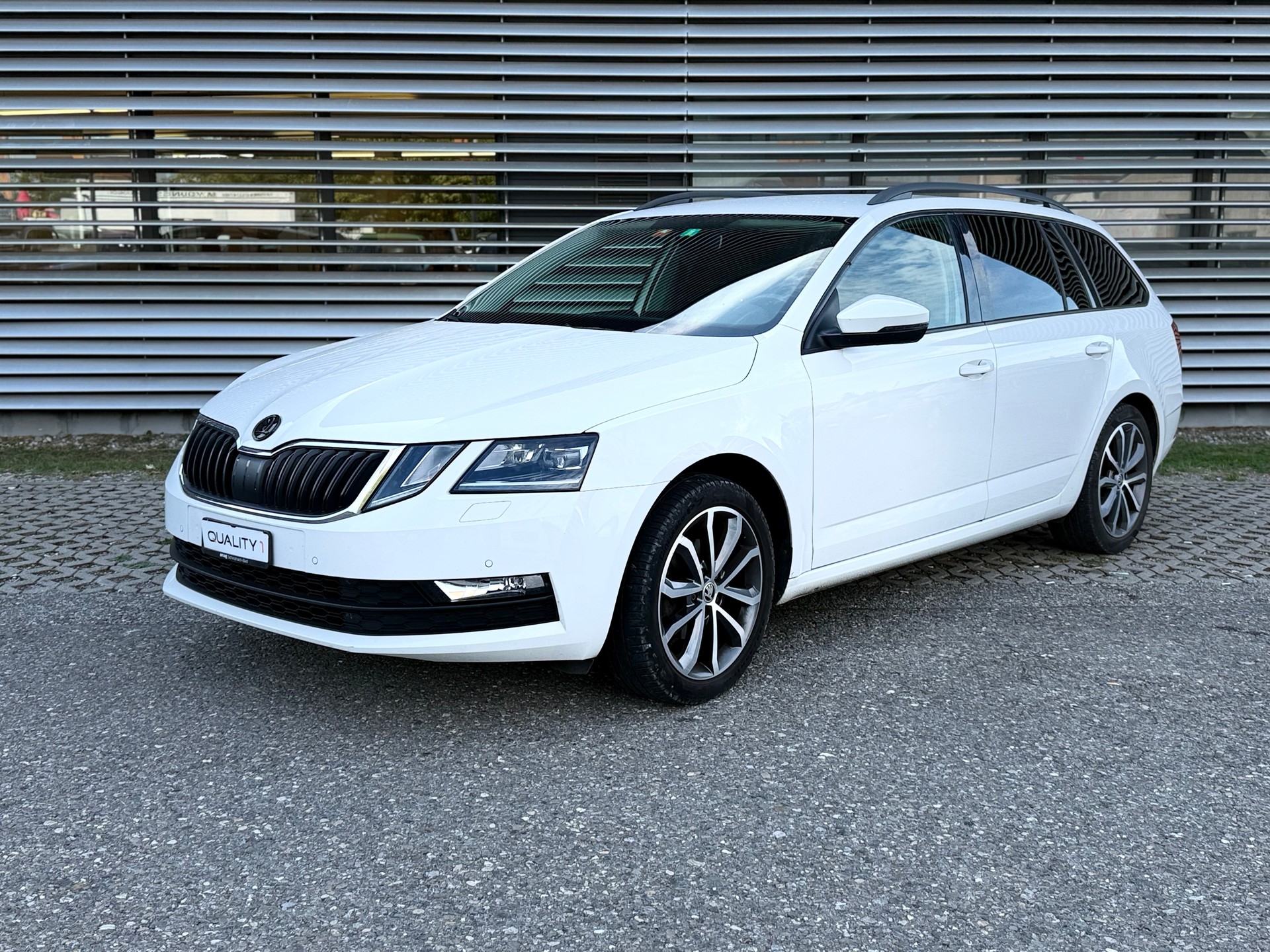 SKODA Octavia Combi 1.6 TDI Ambition-image-7