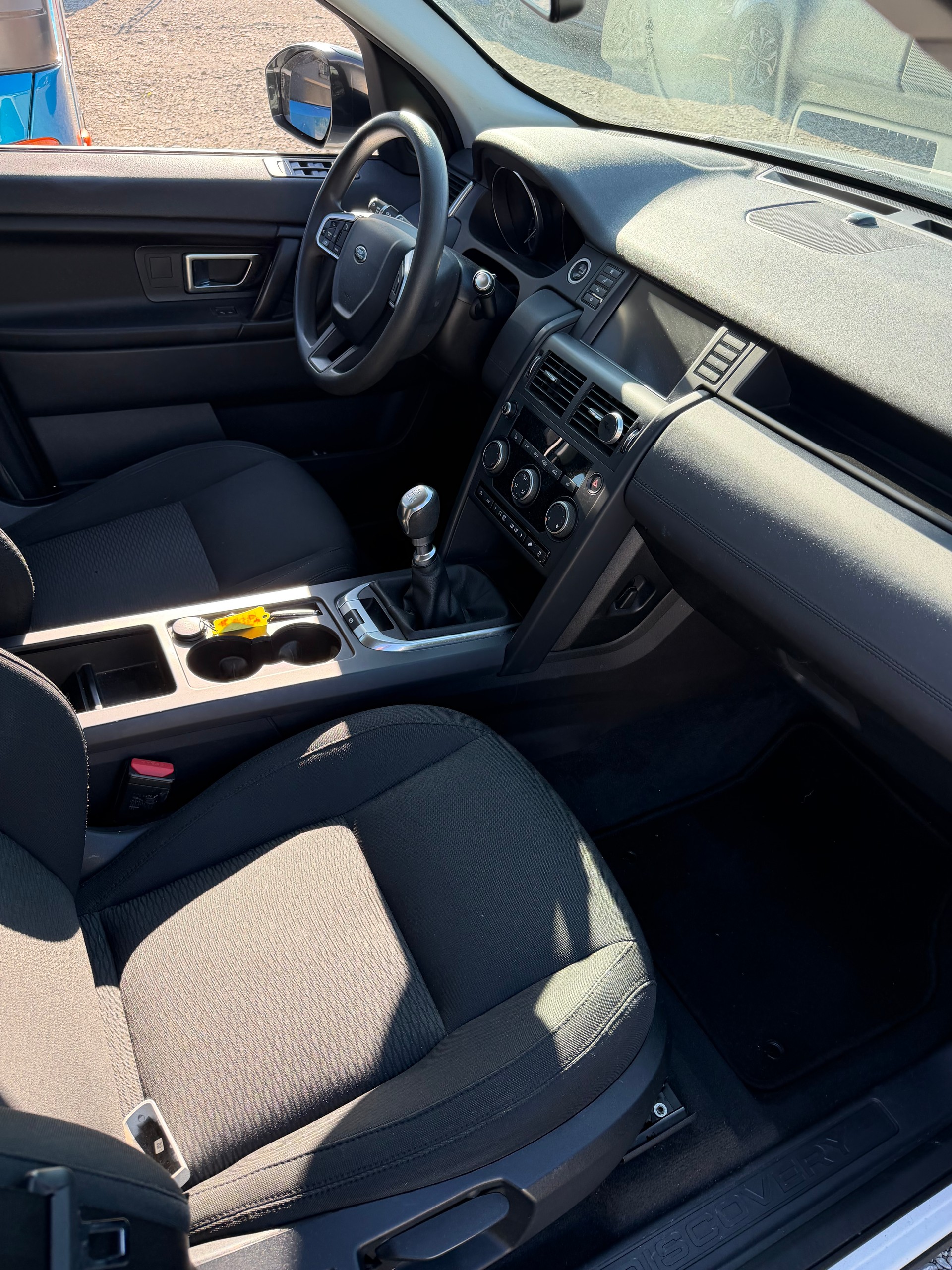 LAND ROVER Discovery Sport 2.0 TD4 SE-image-3