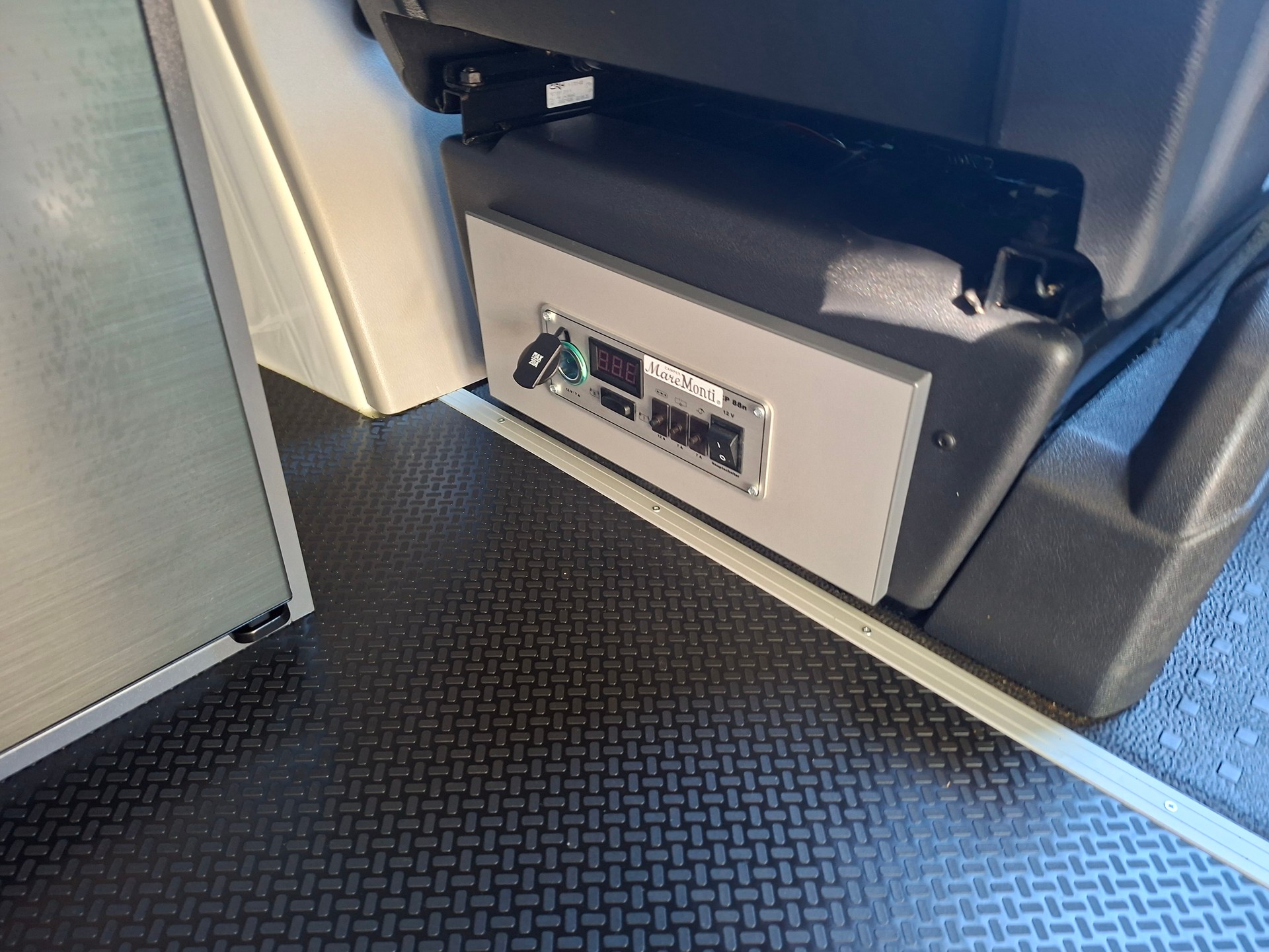 VW T6 2.0 TDI 150PS DSG AUTOMAT MareMonti COMFORT Camper 5Sitze-image-9