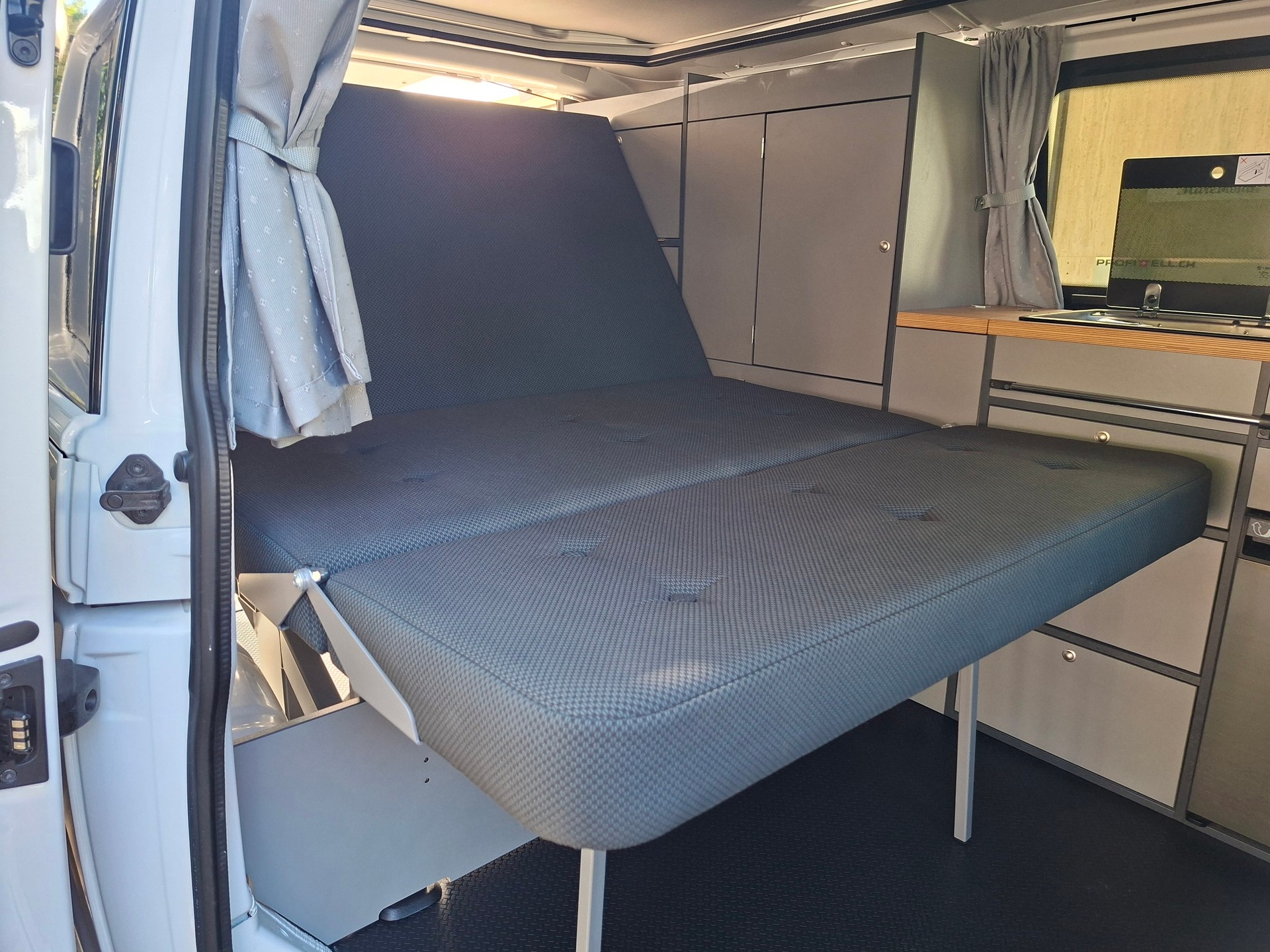 VW T6 2.0 TDI 150PS DSG AUTOMAT MareMonti COMFORT Camper 5Sitze-image-16