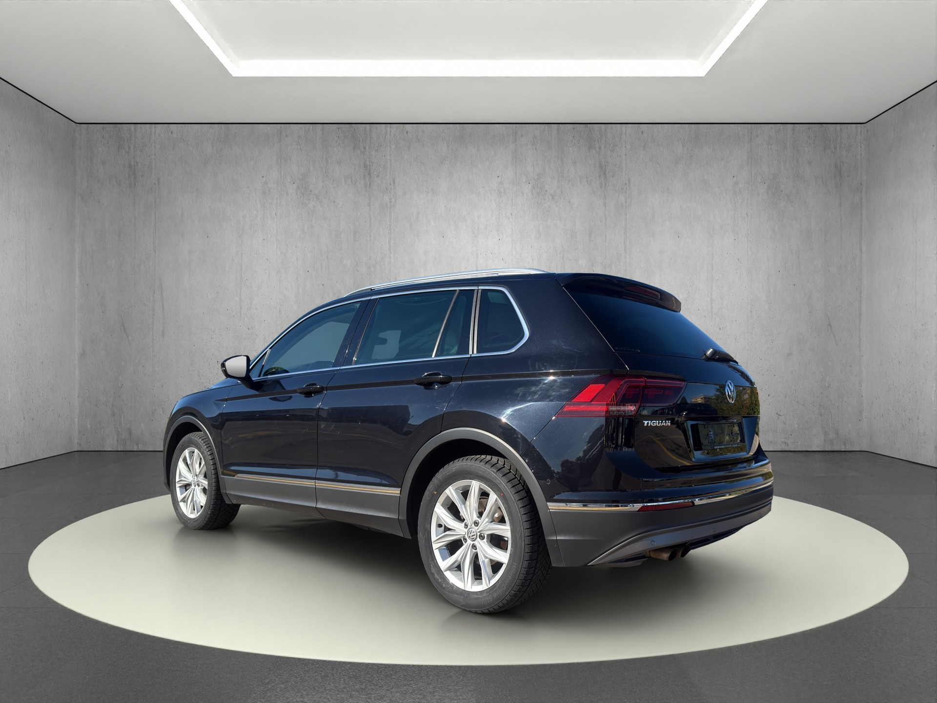 VW Tiguan 2.0TSI Sound 4Motion DSG-image-2