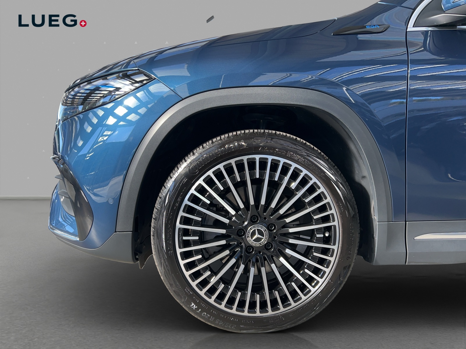 MERCEDES-BENZ EQA 300 AMG Line 4Matic-image-6