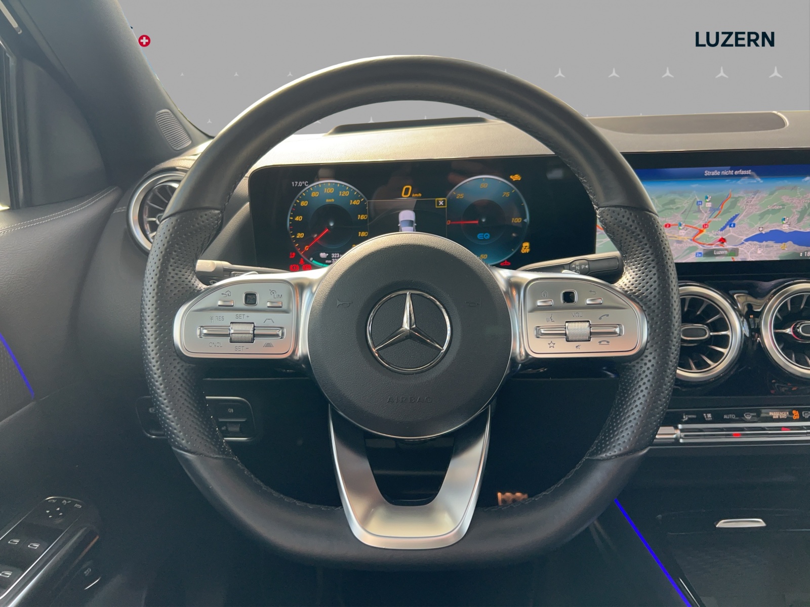 MERCEDES-BENZ EQA 300 AMG Line 4Matic-image-9
