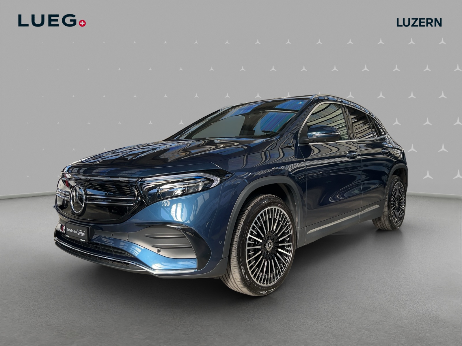 MERCEDES-BENZ EQA 300 AMG Line 4Matic-image-0