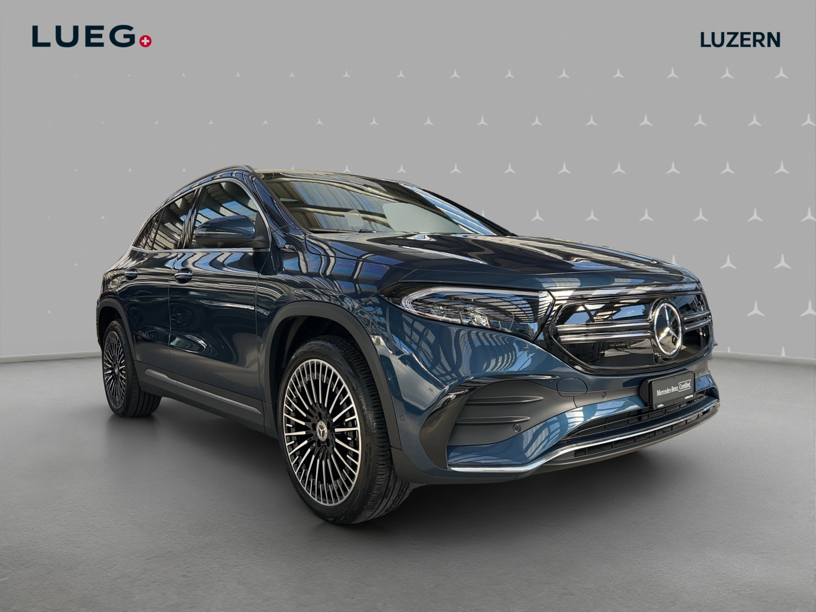 MERCEDES-BENZ EQA 300 AMG Line 4Matic-image-4