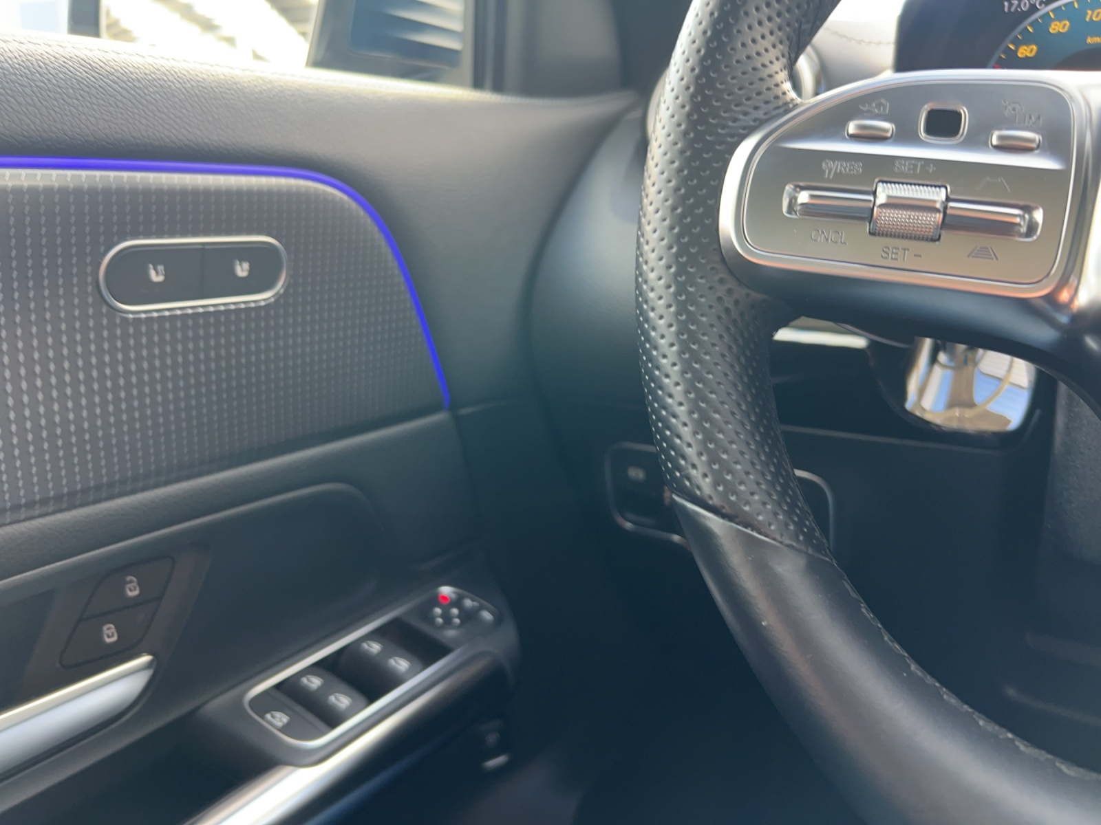 MERCEDES-BENZ EQA 300 AMG Line 4Matic-image-12