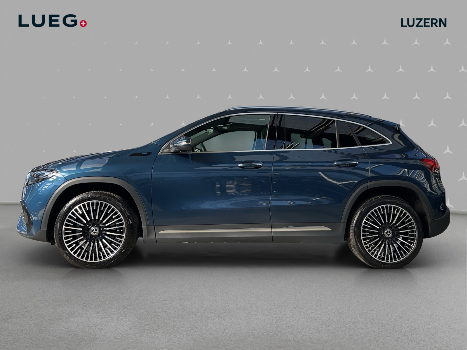 MERCEDES-BENZ EQA 300 AMG Line 4Matic-image-1