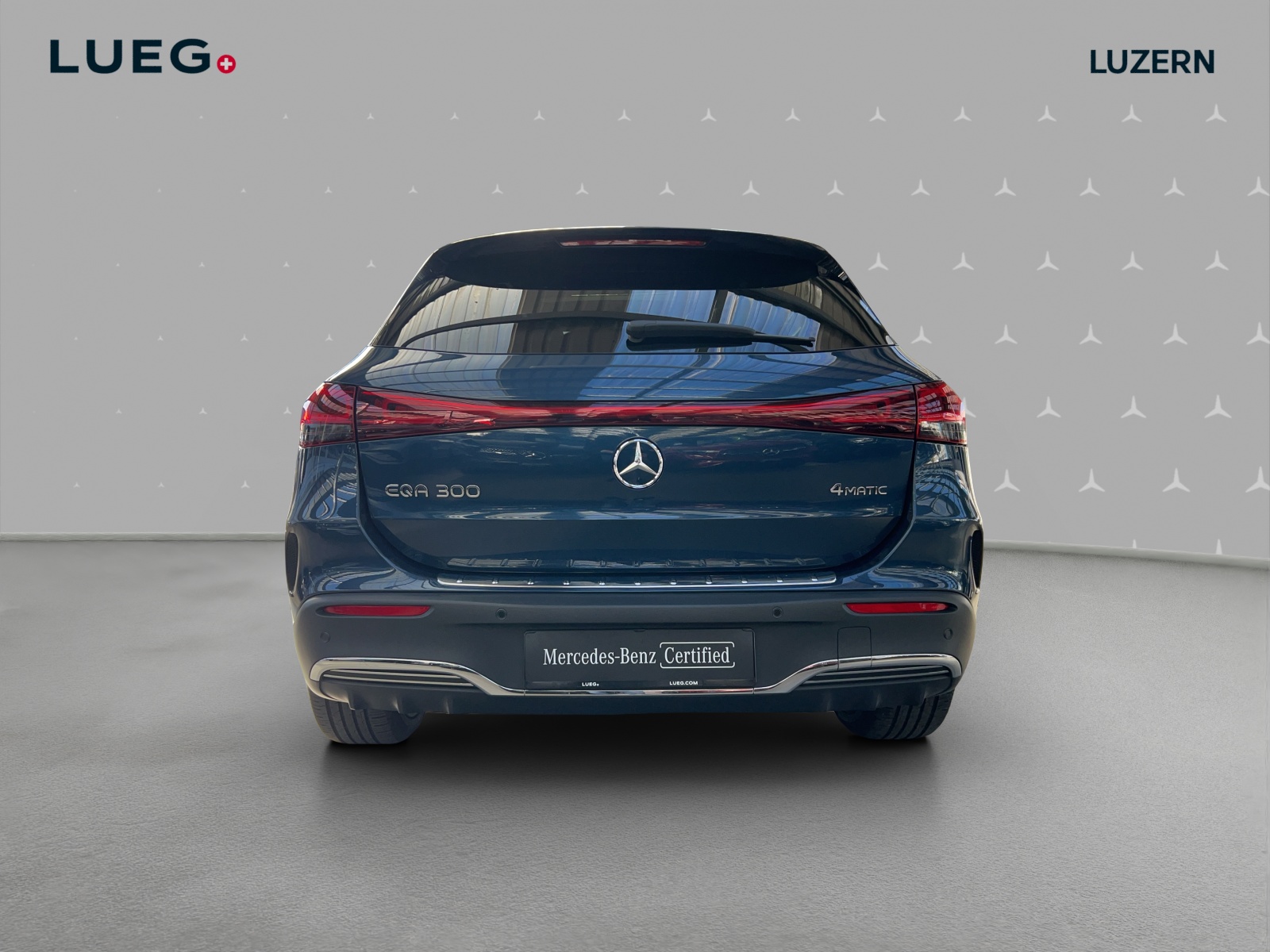 MERCEDES-BENZ EQA 300 AMG Line 4Matic-image-3