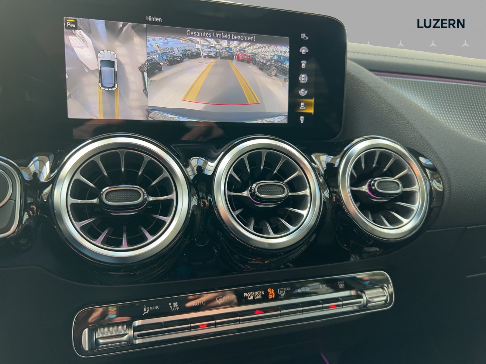 MERCEDES-BENZ EQA 300 AMG Line 4Matic-image-11