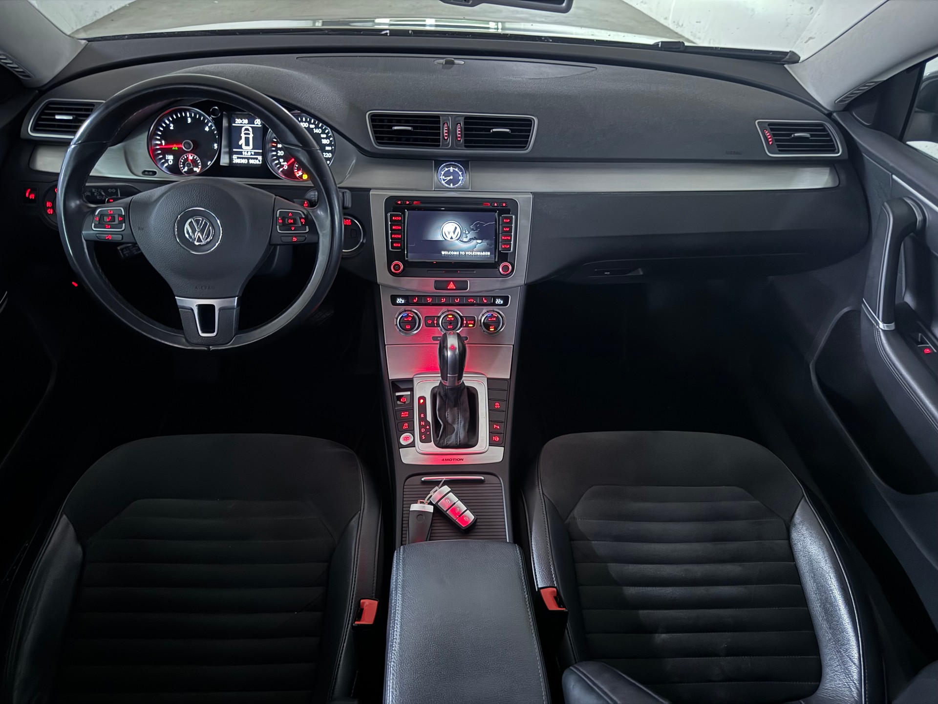 VW Passat Variant 2.0 TDI BMT Highline 4MDSG-image-10