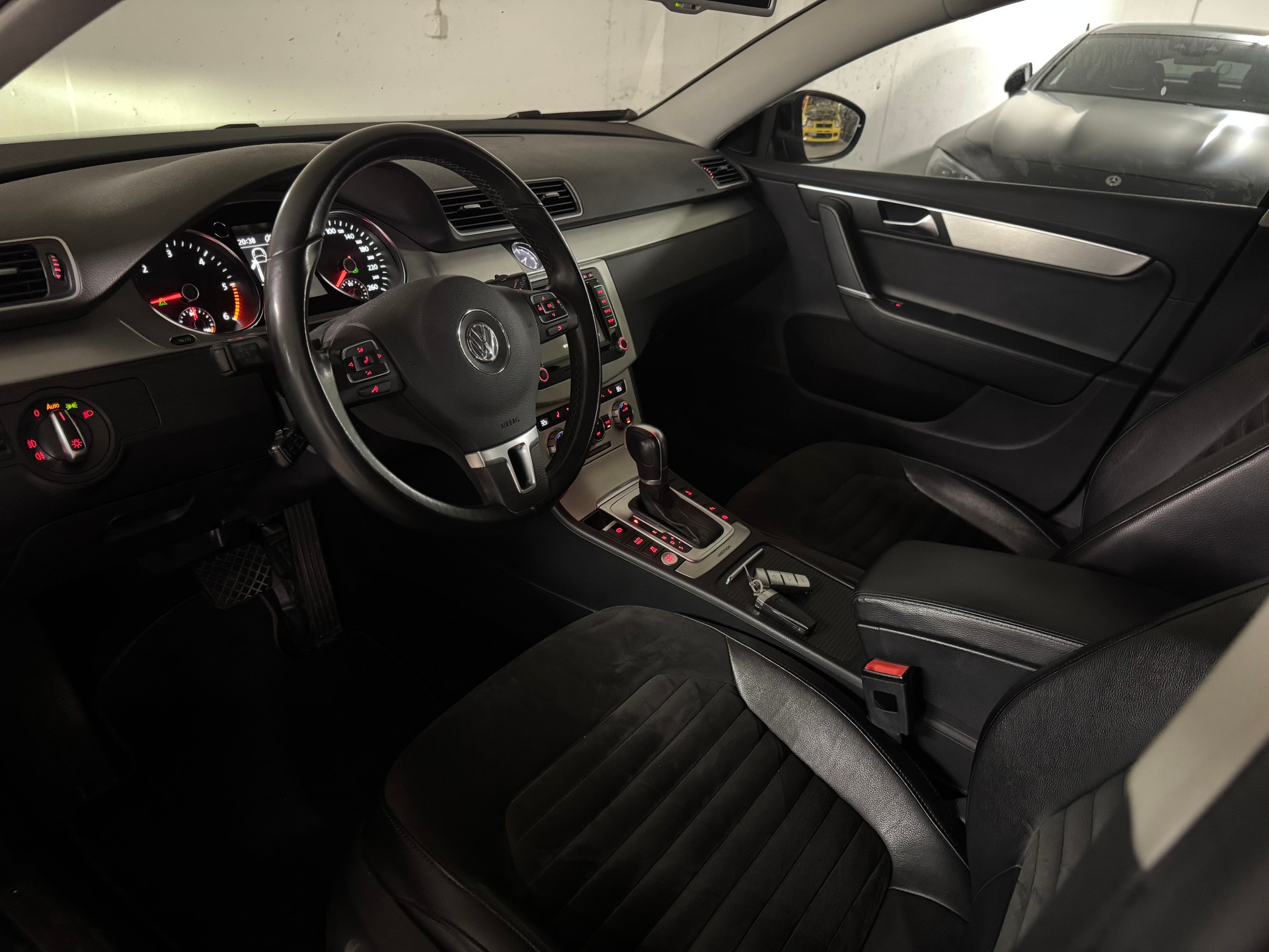 VW Passat Variant 2.0 TDI BMT Highline 4MDSG-image-8