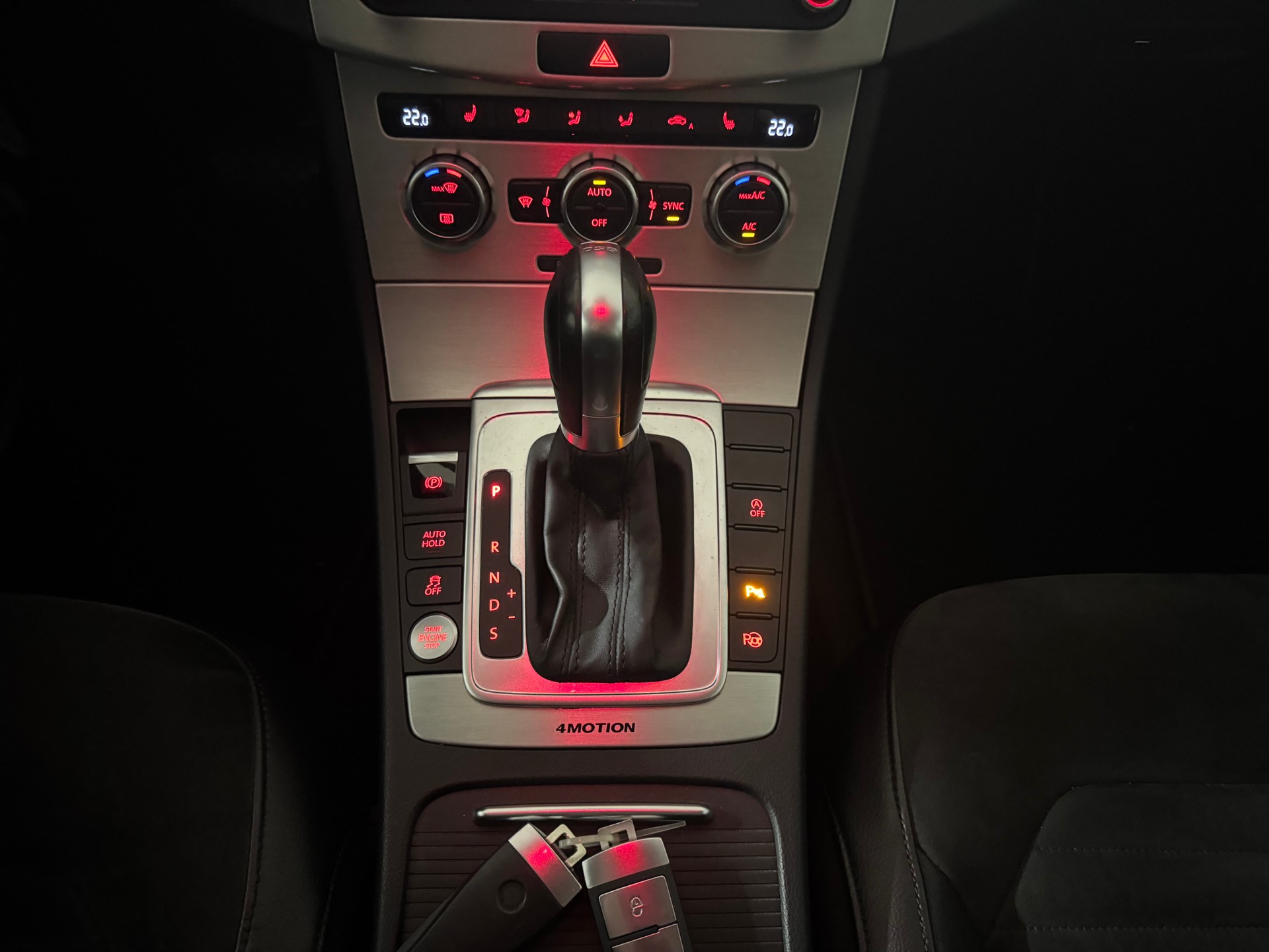 VW Passat Variant 2.0 TDI BMT Highline 4MDSG-image-12