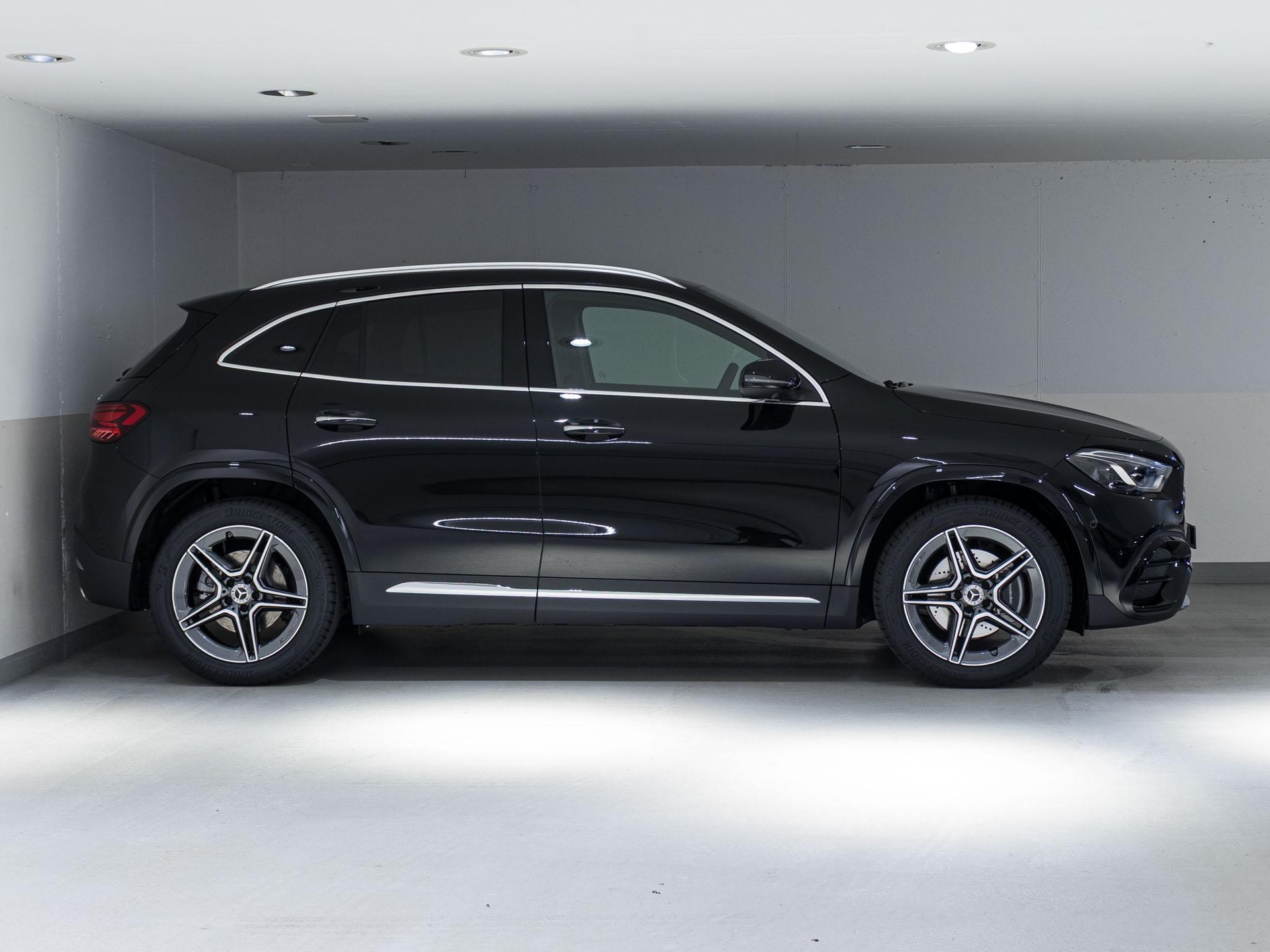 MERCEDES-BENZ GLA 220 d 4MATIC Swiss Star-image-1