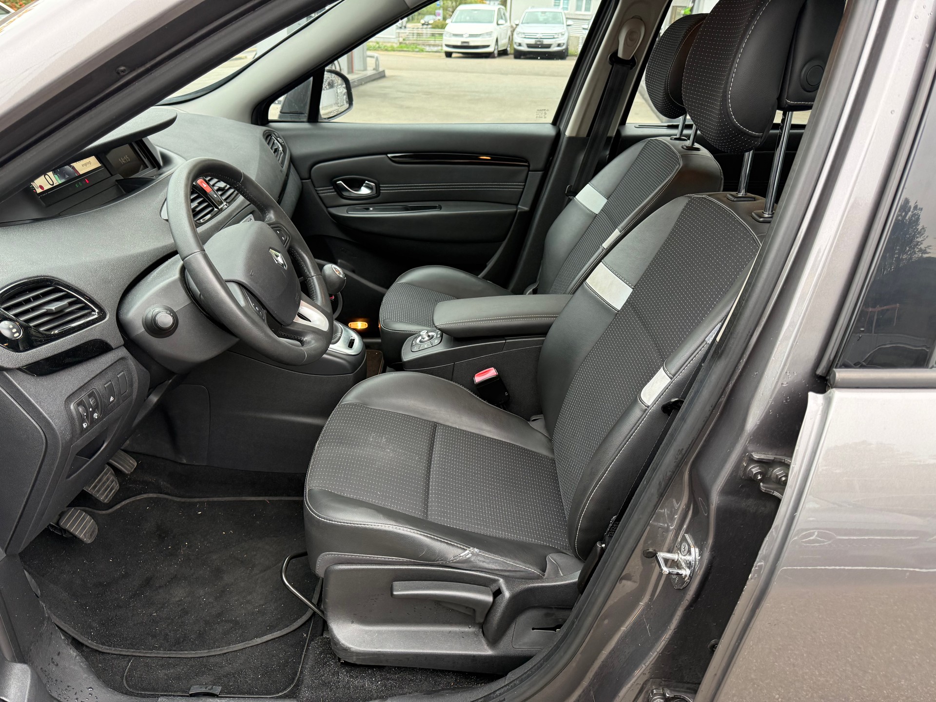 RENAULT Scénic 1.9 dCi Dynamique-image-8
