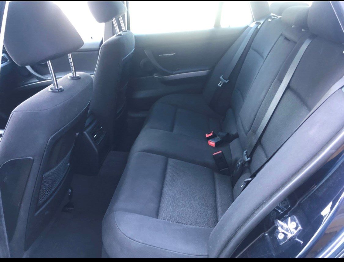 BMW 320i Touring-image-5