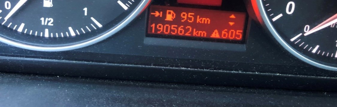 BMW 320i Touring-image-10
