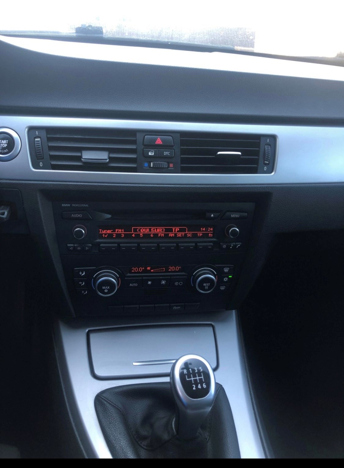 BMW 320i Touring-image-9