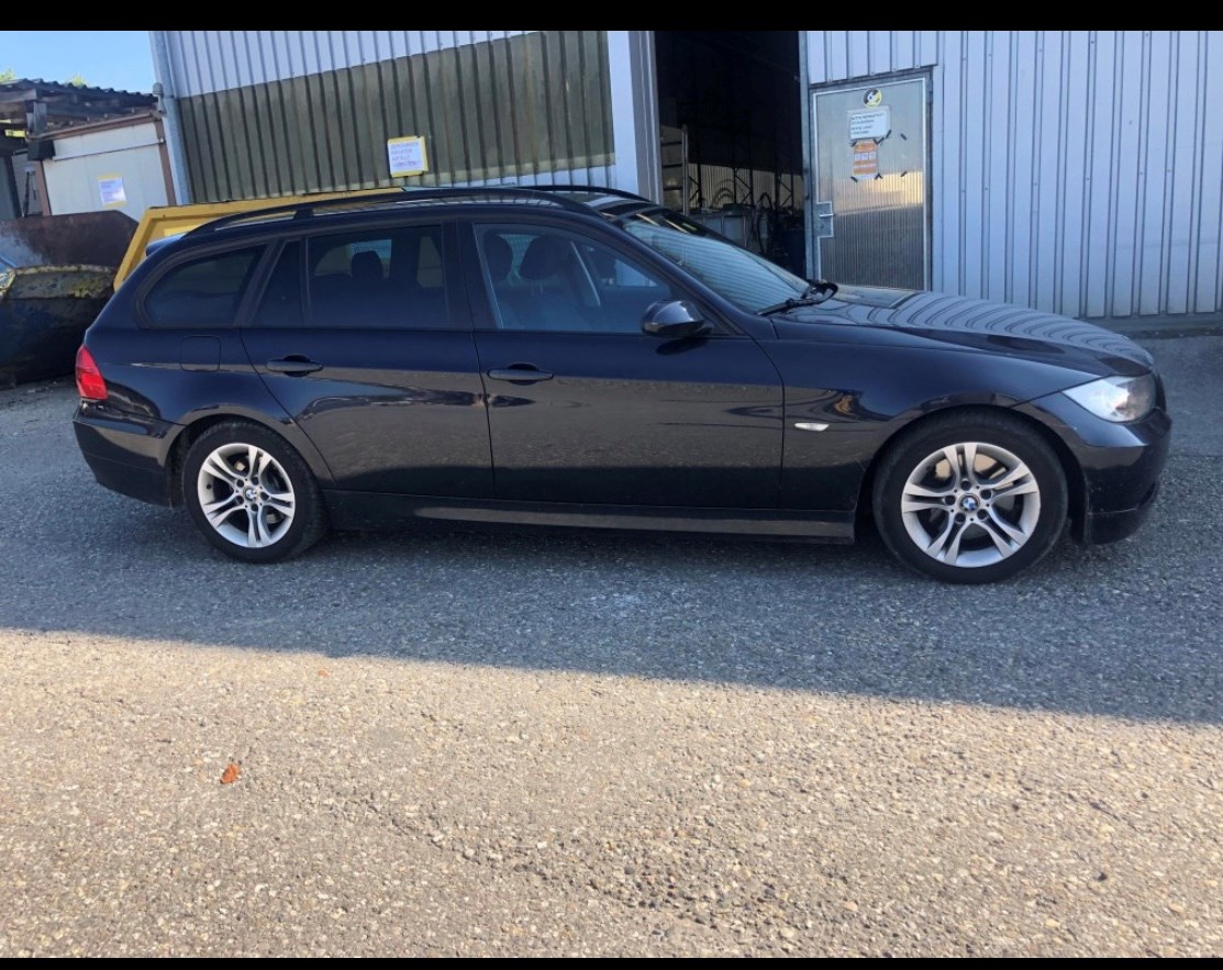BMW 320i Touring-image-4