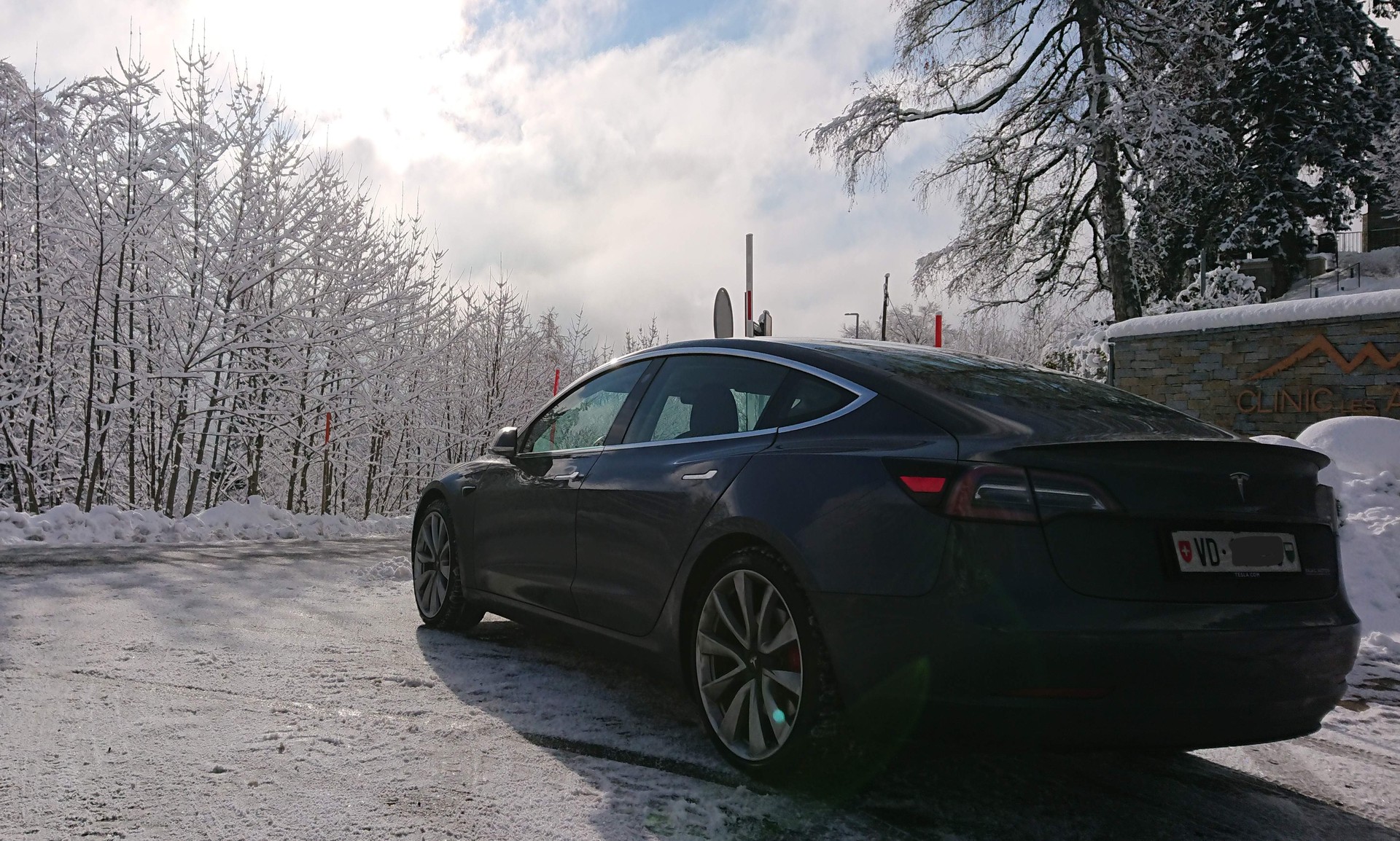 TESLA Model 3 Performance (Enhanced Autopilot)-image-3